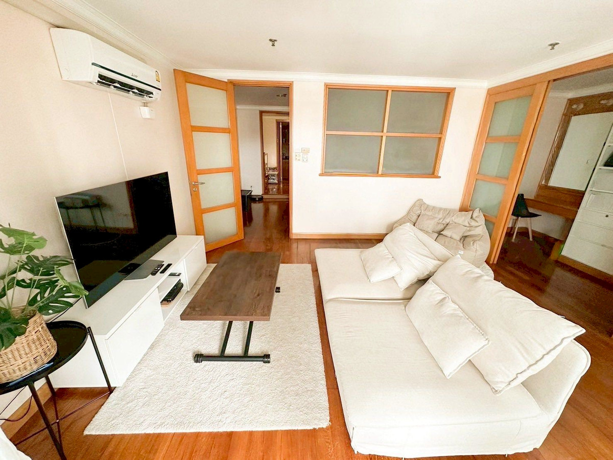 For RentCondoSukhumvit, Asoke, Thonglor : Waterford diamond condo, convenient travel, near BTS, there is a shuttle, beautiful room, fully furnished, ready to move in.