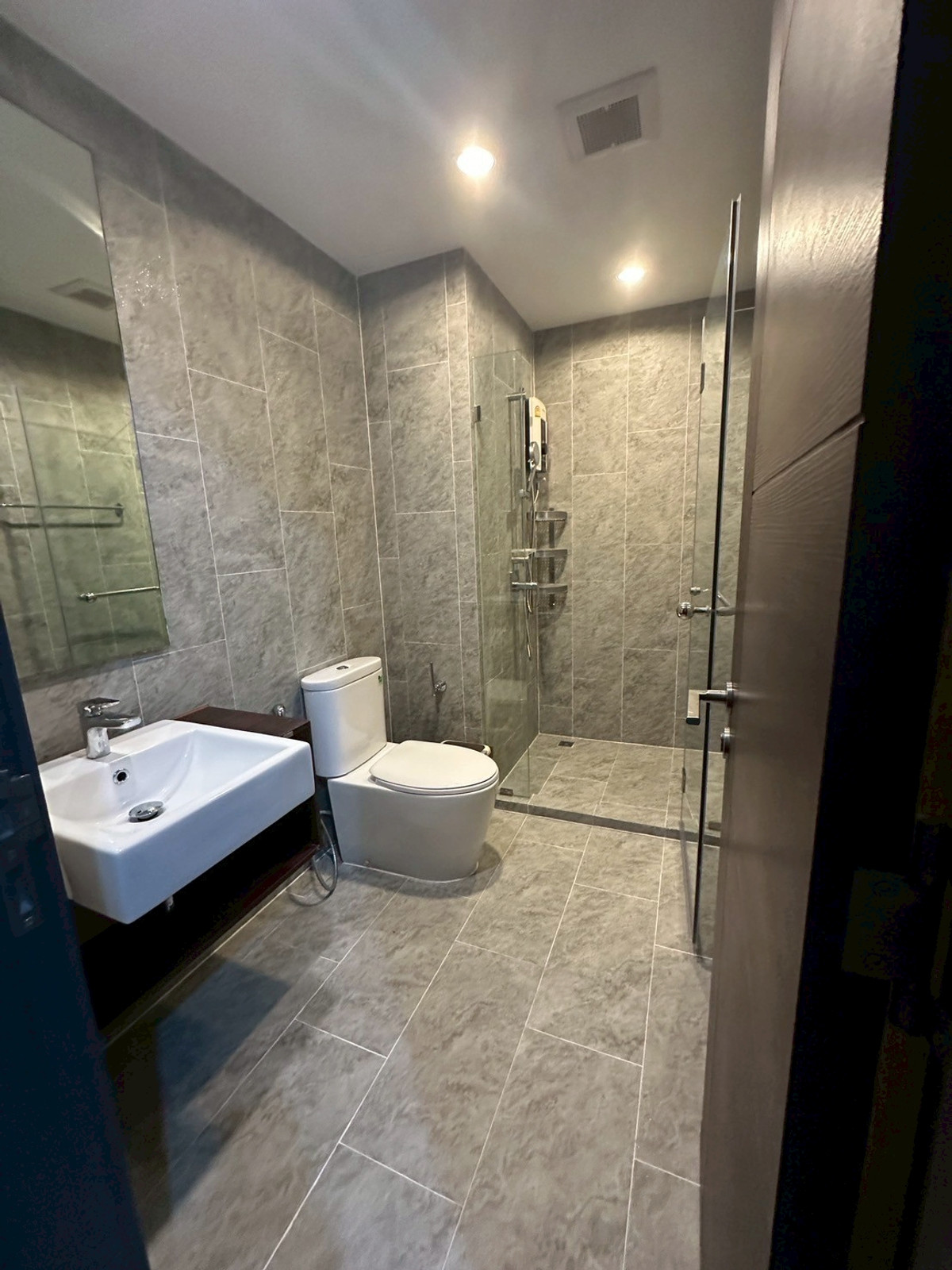 For RentCondoSukhumvit, Asoke, Thonglor : ✨ GT16067 | Condo C EKKAMAI, convenient travel, near BTS, there is a shuttle, beautiful room, fully furnished, ready to move in!!
