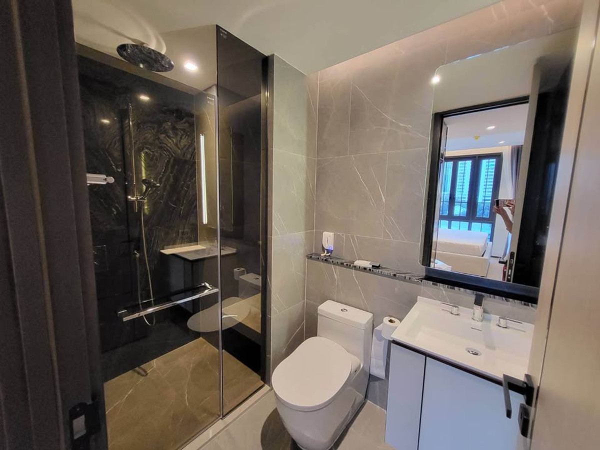 For RentCondoSukhumvit, Asoke, Thonglor : Condo The Reserve Sukhumvit 61, convenient travel, near BTS, there is a shuttle, beautiful room, fully furnished, ready to move in!!