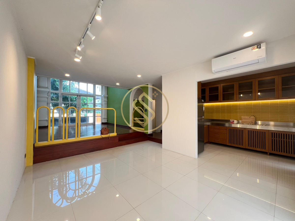 ขายทาวน์โฮมอารีย์ อนุสาวรีย์ : ขายด่วนบ้านทาวน์โฮมสวย 3 ชั้น สภาพดีพร้อมเข้าอยู่ ใจกลางอารีย์ ในซอยอารีย์สัมพันธ์ 1 ใกล้ BTS อารีย์