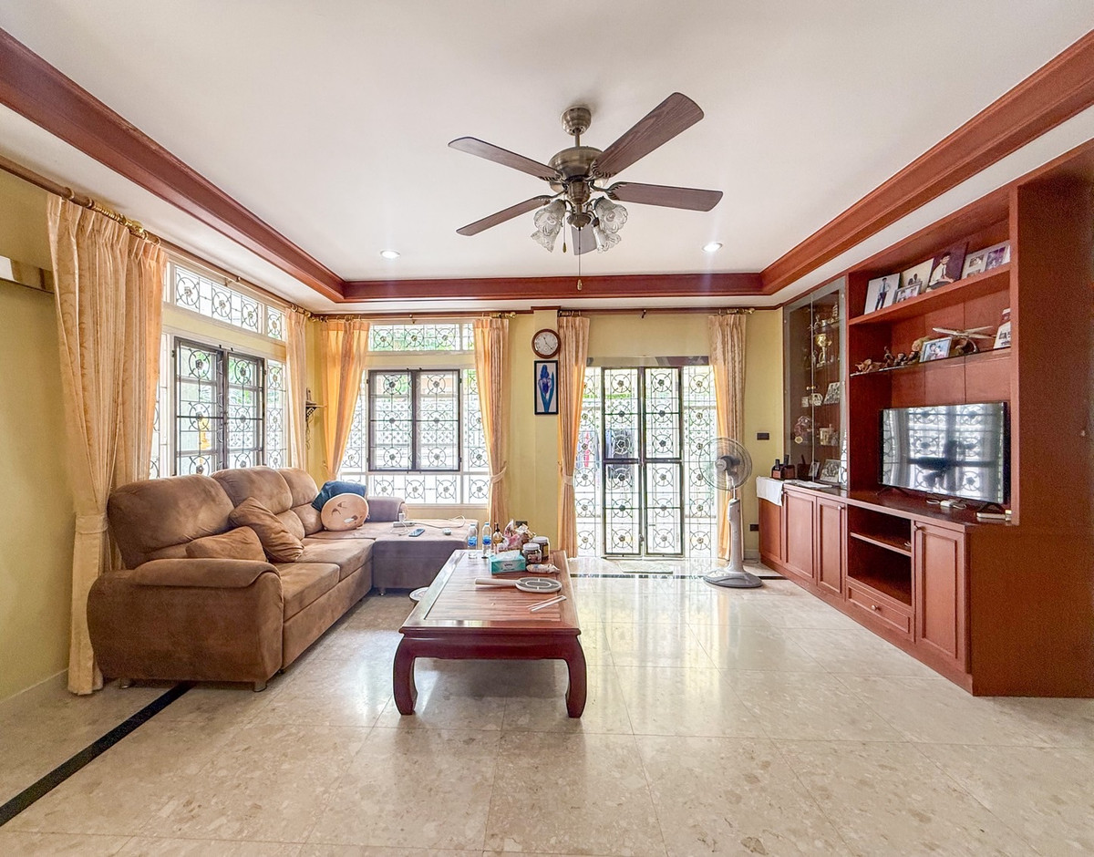 ขายบ้านมีนบุรี-ร่มเกล้า : พาร์คเวย์ ชาเล่ต์ รามคำแหง / 3 ห้องนอน (ขาย), Parkway Chalet / 3 Bedrooms (FOR SALE) AA587