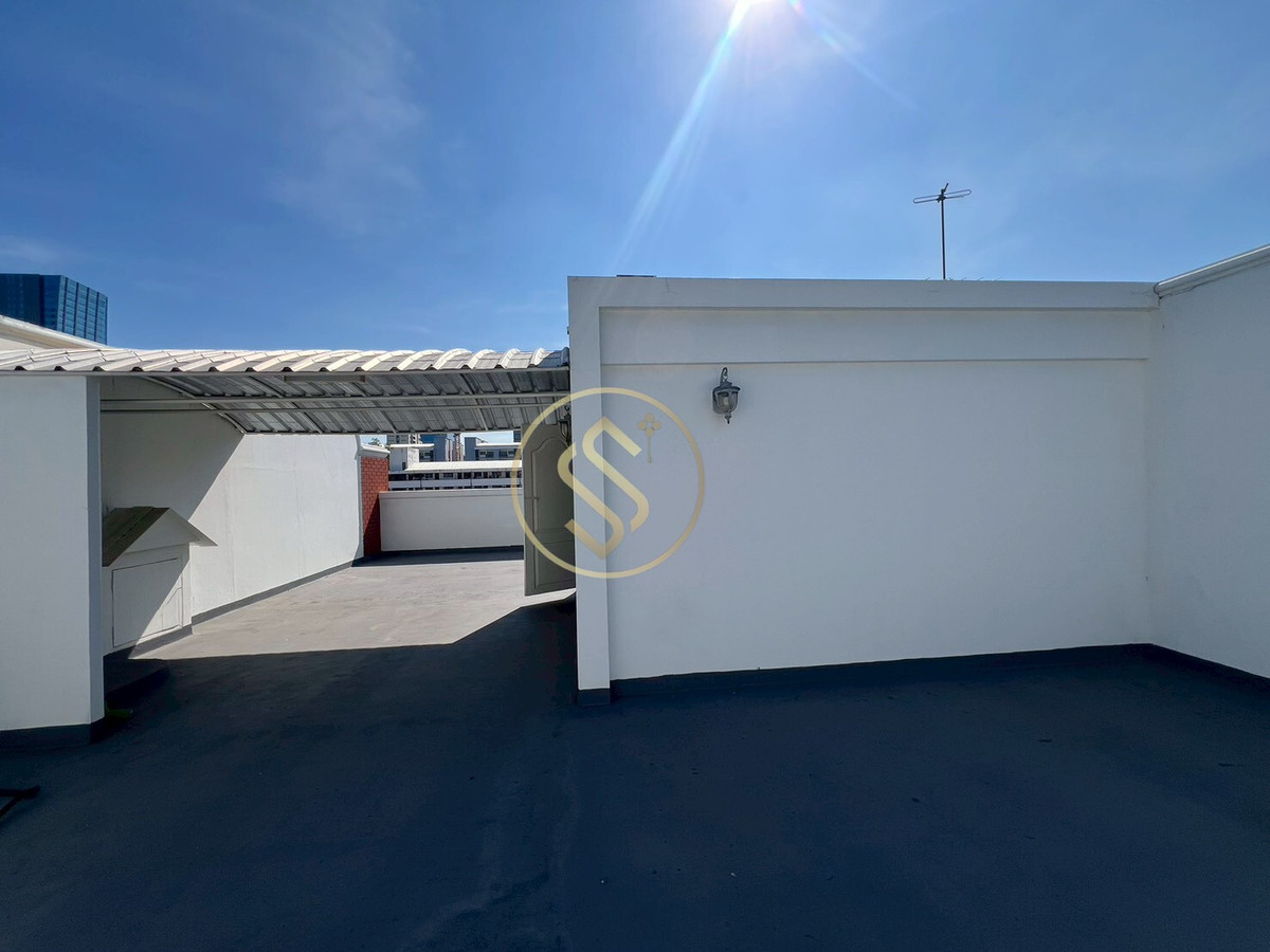 ขายทาวน์โฮมอารีย์ อนุสาวรีย์ : ขายด่วนบ้านทาวน์โฮมสวย 3 ชั้น สภาพดีพร้อมเข้าอยู่ ใจกลางอารีย์ ในซอยอารีย์สัมพันธ์ 1 ใกล้ BTS อารีย์