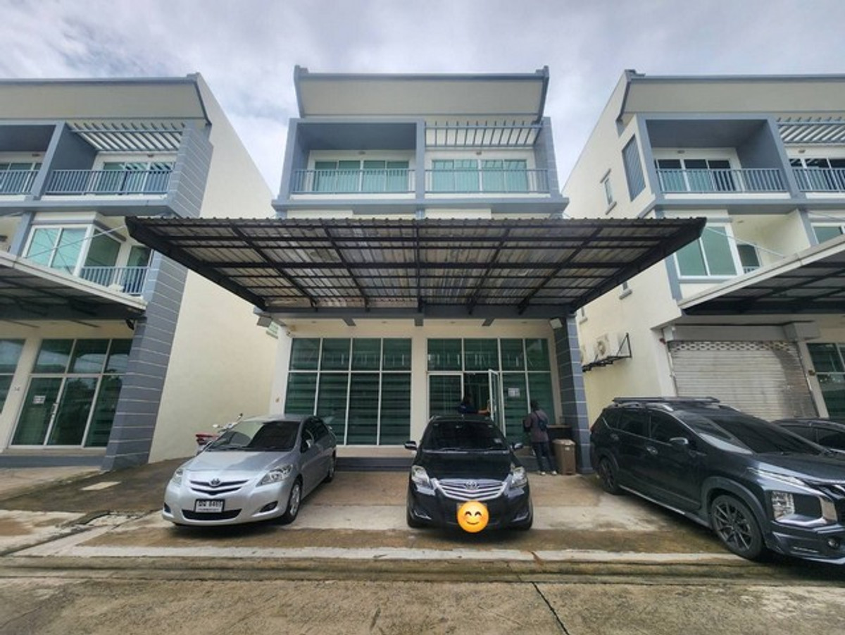 For SaleTownhomeThaphra, Talat Phlu, Wutthakat : 3-story townhome for sale, Full House Bang Waek 94 project, single building, suitable for a home office. Near the community