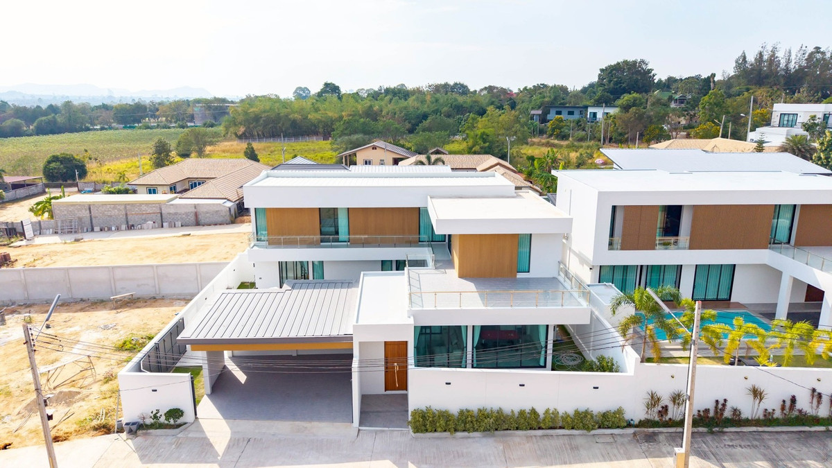 ขายบ้านพัทยา บางแสน ชลบุรี สัตหีบ : บ้านเดี่ยวพูลวิลล่า ถนน ซากแง้ว / 5 ห้องนอน (ขาย), Detached House Pool Villa Sak Ngaew Road / 5 Bedrooms (FOR SALE) AM023