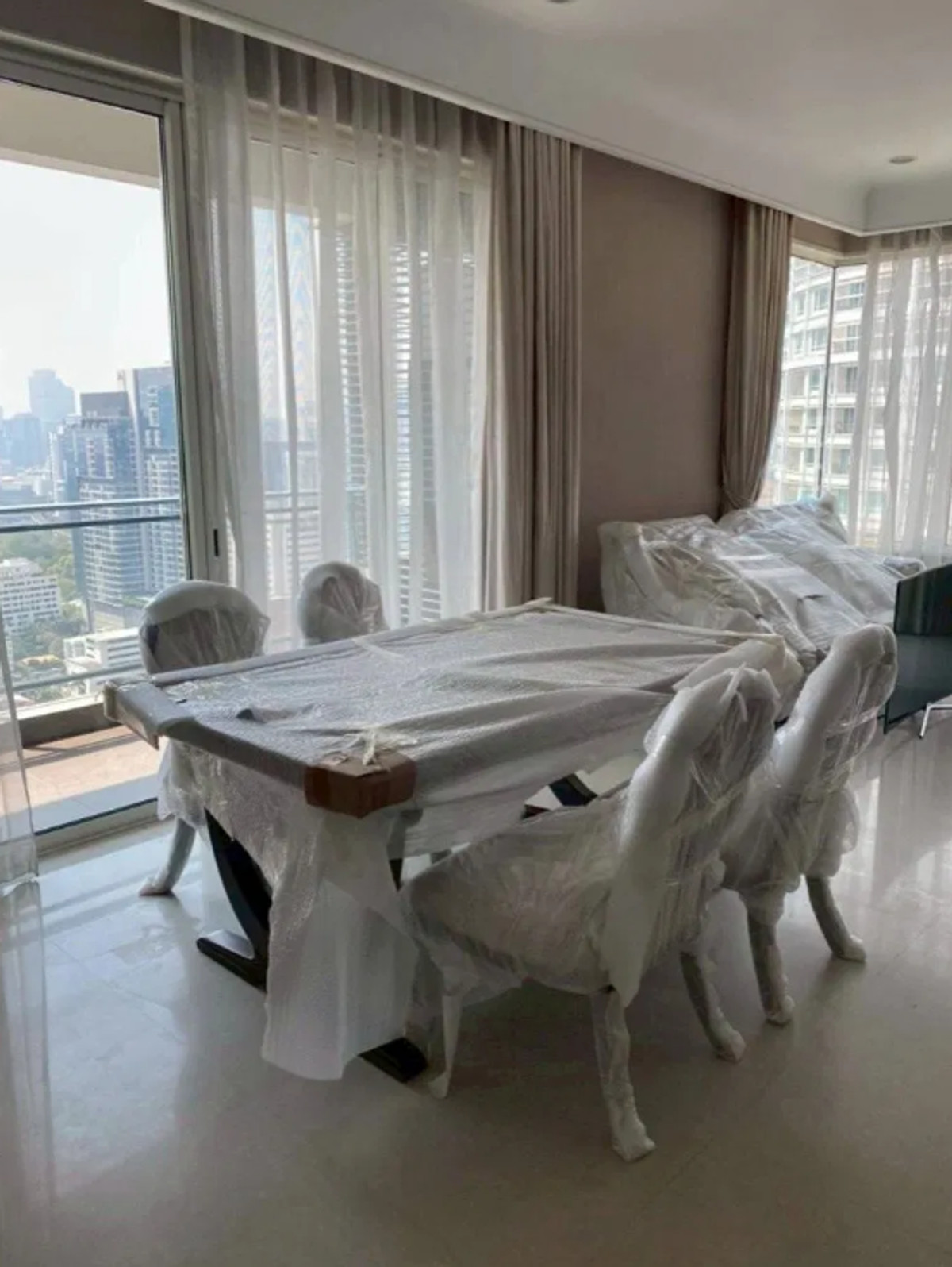 For RentCondoWitthayu, Chidlom, Langsuan, Ploenchit : Q Langsuan 160 sq.m. Please add LINE ID @806qphgn o8415o5483