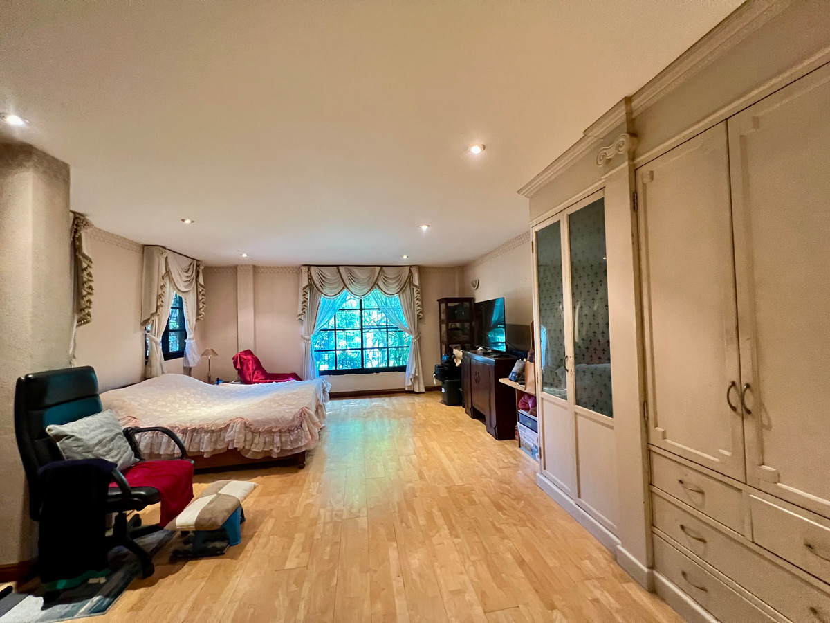 ขายบ้านลาดพร้าว เซ็นทรัลลาดพร้าว : ขายบ้านเดี่ยวหรู 3 ชั้น ใจกลางเมืองลาดพร้าว สไตล์ Classic European / Classic Luxury โถงสูง Double Volume สง่างามเหนือระดับ