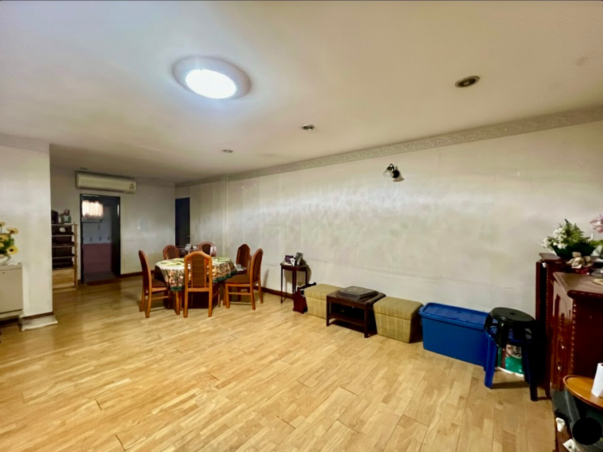 ขายบ้านลาดพร้าว เซ็นทรัลลาดพร้าว : ขายบ้านเดี่ยวหรู 3 ชั้น ใจกลางเมืองลาดพร้าว สไตล์ Classic European / Classic Luxury โถงสูง Double Volume สง่างามเหนือระดับ