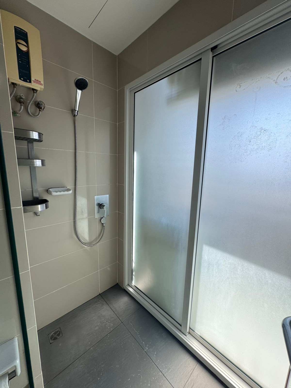 ให้เช่าคอนโดลาดพร้าว เซ็นทรัลลาดพร้าว : Sym Vipha Ladprao คอนโด ห้องสวย ว่างพร้อมให้เช่า ใกล้ออฟฟิศและตลาดและสวนจตุจักร