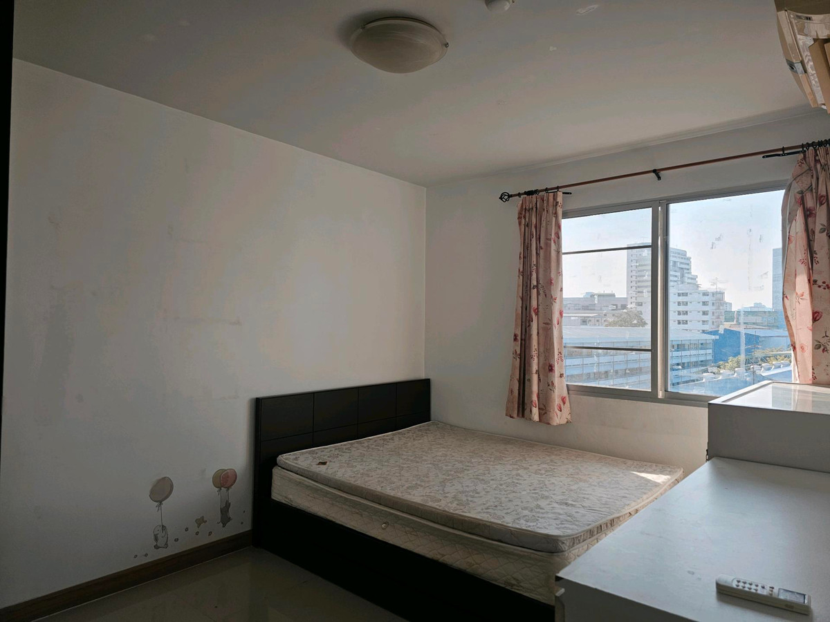 ขายคอนโดรัชดา ห้วยขวาง : FOR SALE ** Supalai City Home 10 2 bed 70 Sq,m @3,150,000 baht call 096-2615656Selling Price : 3,150,000 BahtNear MRT : Huaikwang StationUnit Size : 70 sq.m. 2 bedrooms / 1 bathroomDecoration : Fully furnishedสนใจโทรมาเลยค่ะ Call : 096-2615656