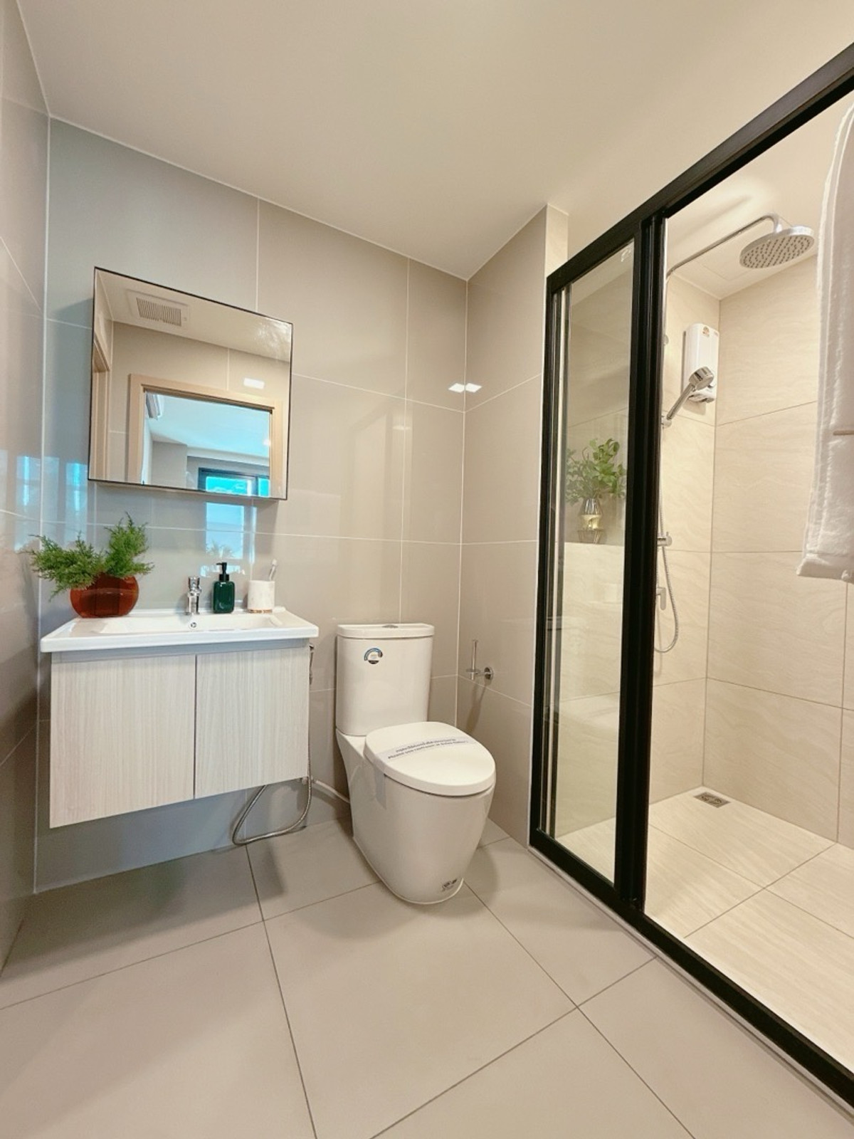 ขายคอนโดรัชดา ห้วยขวาง : 𝐓𝐇𝐄 𝐁𝐀𝐒𝐄 รัชดา 𝟏𝟗 ซื้อตรงโครงการ ห้องใหม่ มือ 𝟏 รอบ 𝐕𝐕𝐈𝐏 ถูกที่สุด ผ่อนสบายๆ 