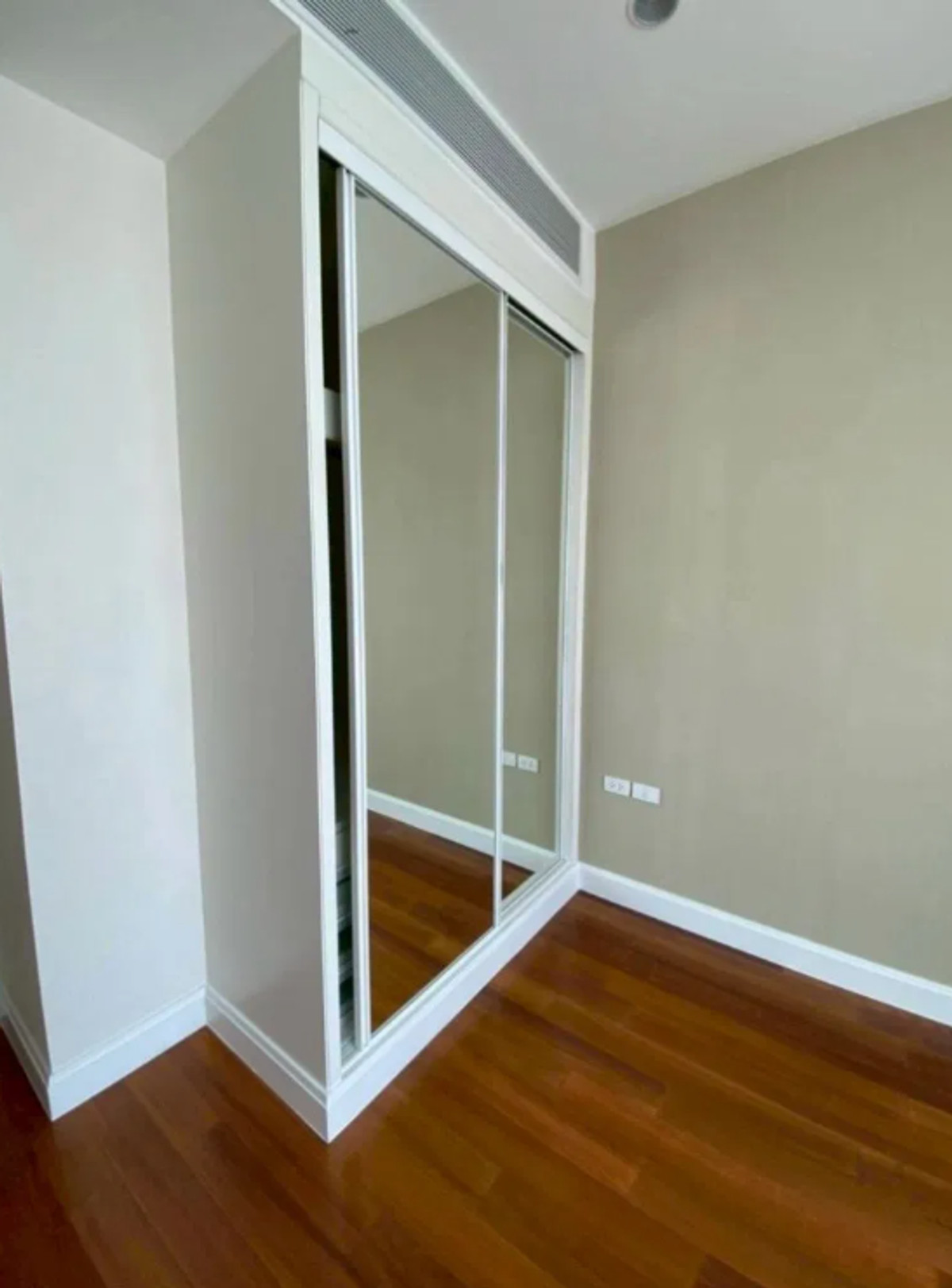 For RentCondoWitthayu, Chidlom, Langsuan, Ploenchit : Q Langsuan 160 sq.m. Please add LINE ID @806qphgn o8415o5483