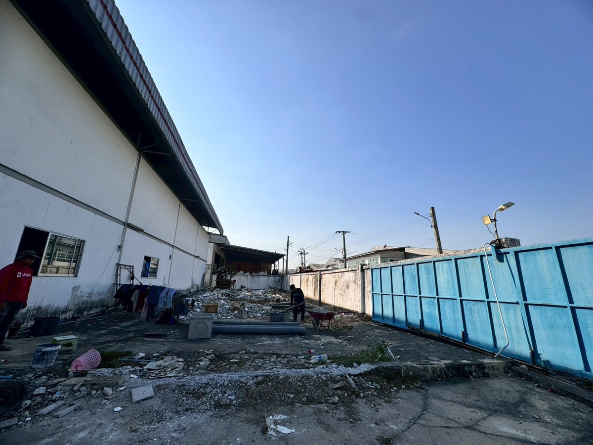 โกดังสมุทรปราการ สำโรง : ขาย/ให้เช่าโกดังพร้อมสำนักงานและห้องพักคนงาน ซอยรัตนโชค 12/1 บางปลา 2 สมุทรปราการ (N.1967)