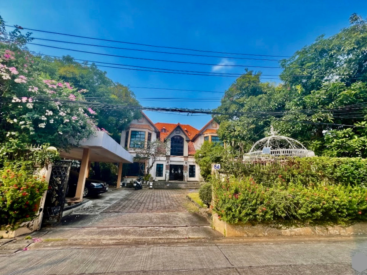 ขายบ้านลาดพร้าว เซ็นทรัลลาดพร้าว : ขายบ้านเดี่ยวหรู 3 ชั้น ใจกลางเมืองลาดพร้าว สไตล์ Classic European / Classic Luxury โถงสูง Double Volume สง่างามเหนือระดับ