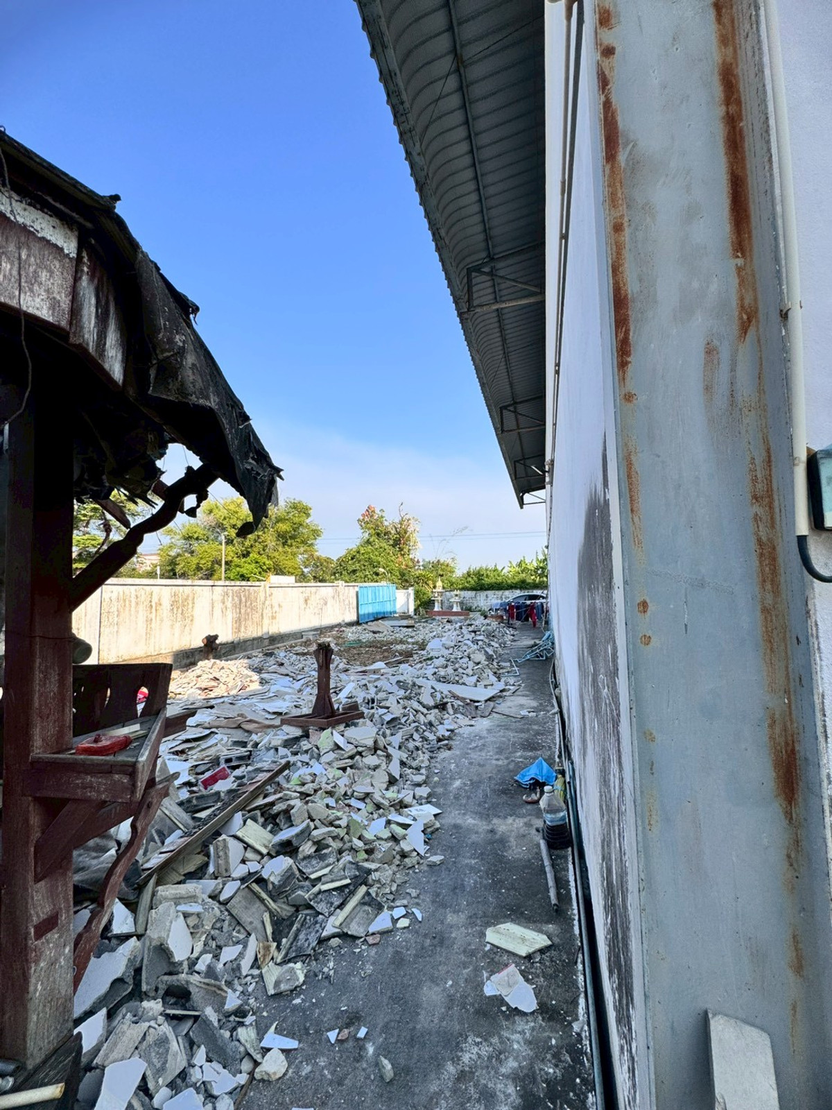 โกดังสมุทรปราการ สำโรง : ขาย/ให้เช่าโกดังพร้อมสำนักงานและห้องพักคนงาน ซอยรัตนโชค 12/1 บางปลา 2 สมุทรปราการ (N.1967)