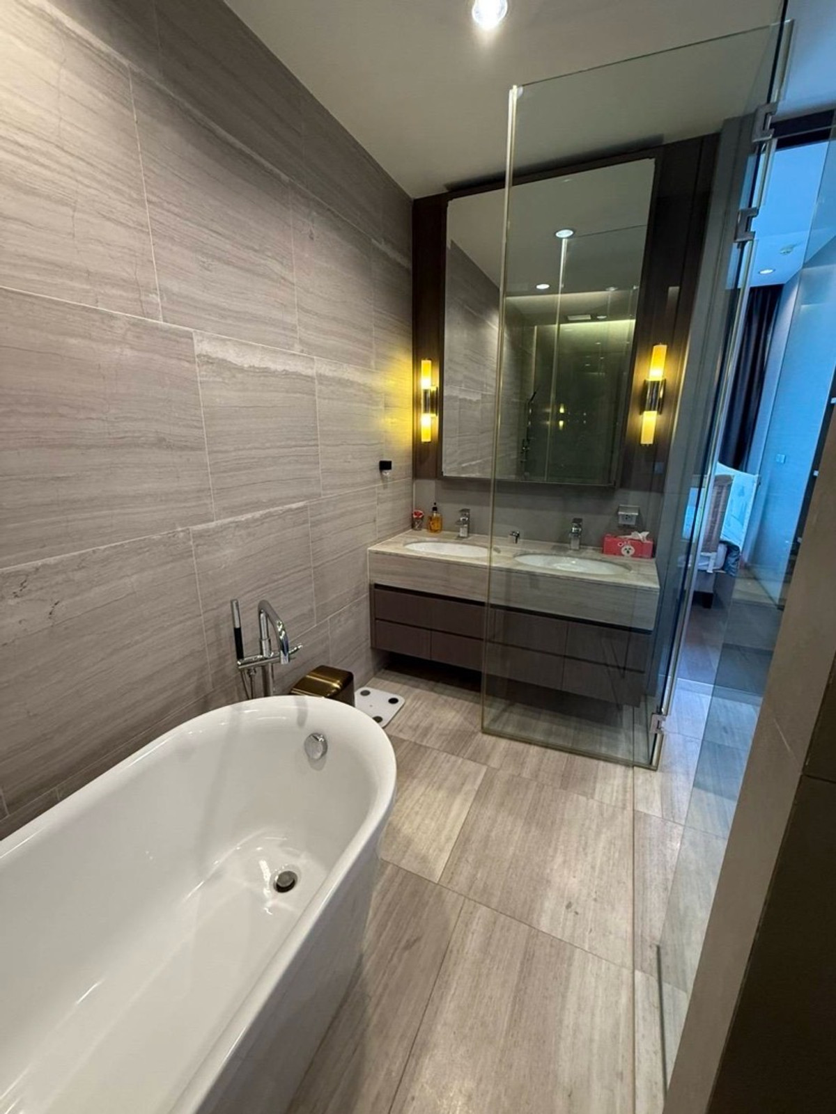 ให้เช่าคอนโดสาทร นราธิวาส : ให้เช่าคอนโด The Diplomat Sathorn 
3 ห้องนอน 2 ห้องน้ำ ห้องใหม่ ชั้นสูงมาก