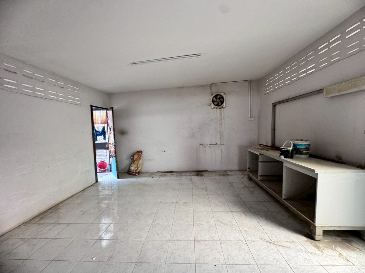 โกดังสมุทรปราการ สำโรง : ขาย/ให้เช่าโกดังพร้อมสำนักงานและห้องพักคนงาน ซอยรัตนโชค 12/1 บางปลา 2 สมุทรปราการ (N.1967)