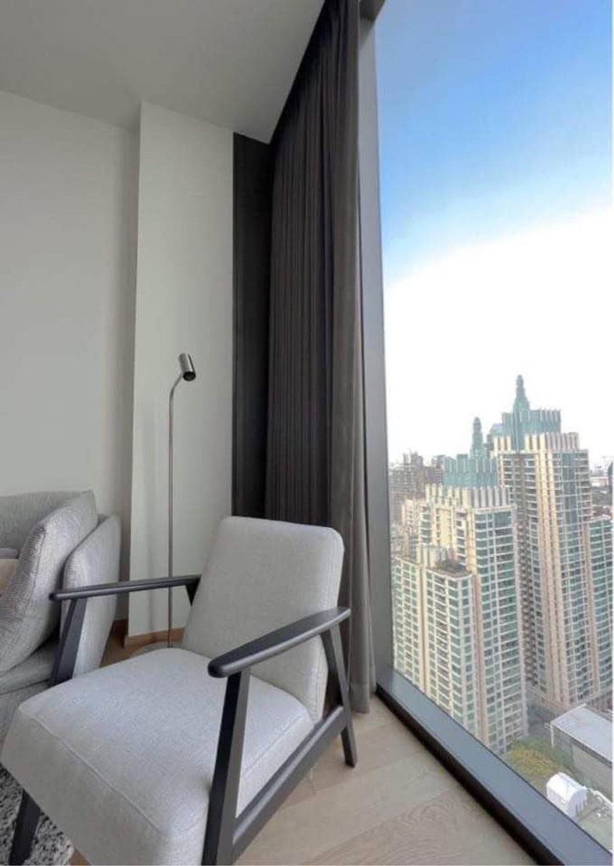 ให้เช่าคอนโดวิทยุ ชิดลม หลังสวน : 28 Chidlom – 1 Bedroom High Floor อาคาร Tower | 50K
