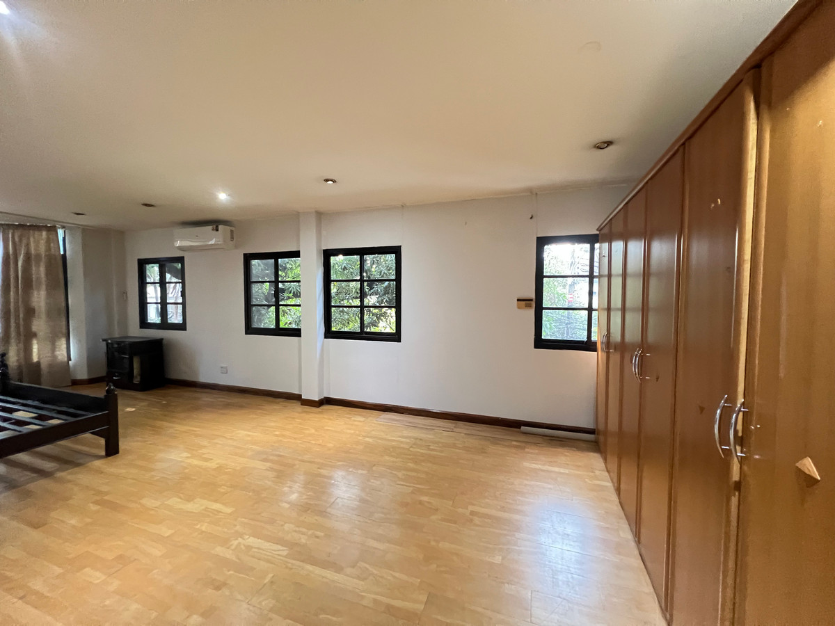 ขายบ้านลาดพร้าว เซ็นทรัลลาดพร้าว : ขายบ้านเดี่ยวหรู 3 ชั้น ใจกลางเมืองลาดพร้าว สไตล์ Classic European / Classic Luxury โถงสูง Double Volume สง่างามเหนือระดับ