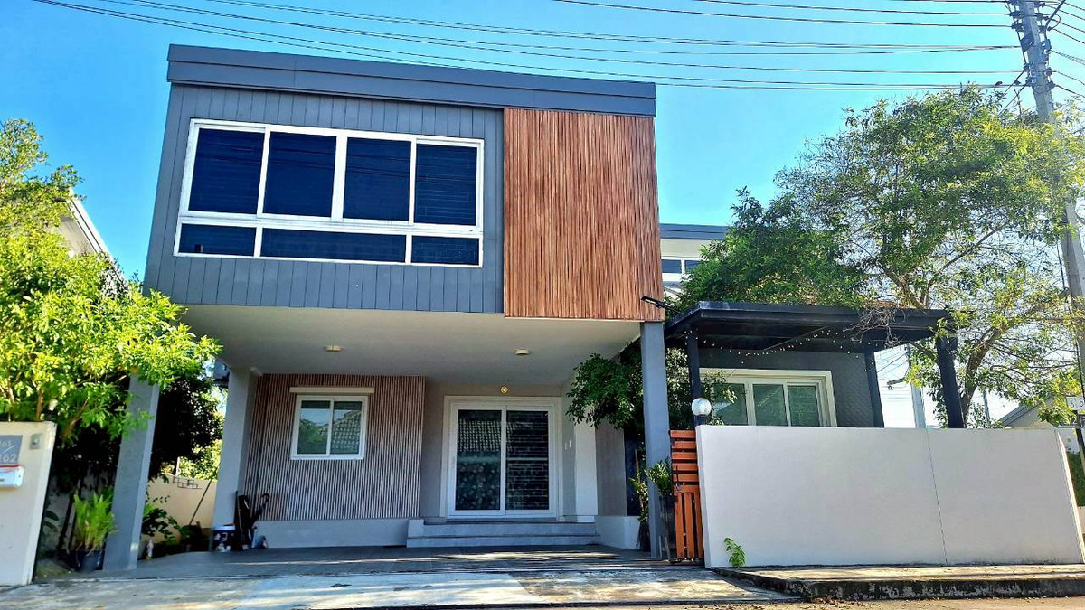 ขายบ้านเชียงใหม่ : 🏡✨️บ้านสวยหลังมุม ตามหลักฮวงจุ้ย เฮง ปัง พร้อมอยู่เหมือนบ้านใหม่ เข้าอยู่ปี 65 / สภาพนางฟ้า เฟอร์ครบ / 🌿 แสงธรรมชาติสวยทุกมุม ท้ายซอย เป็นส่วนตัวสุดๆ ด้านหลังโล่ง โปร่ง ลมดี วิวธรรมชาติ อยู่แล้วสบายหัวใจ🌿