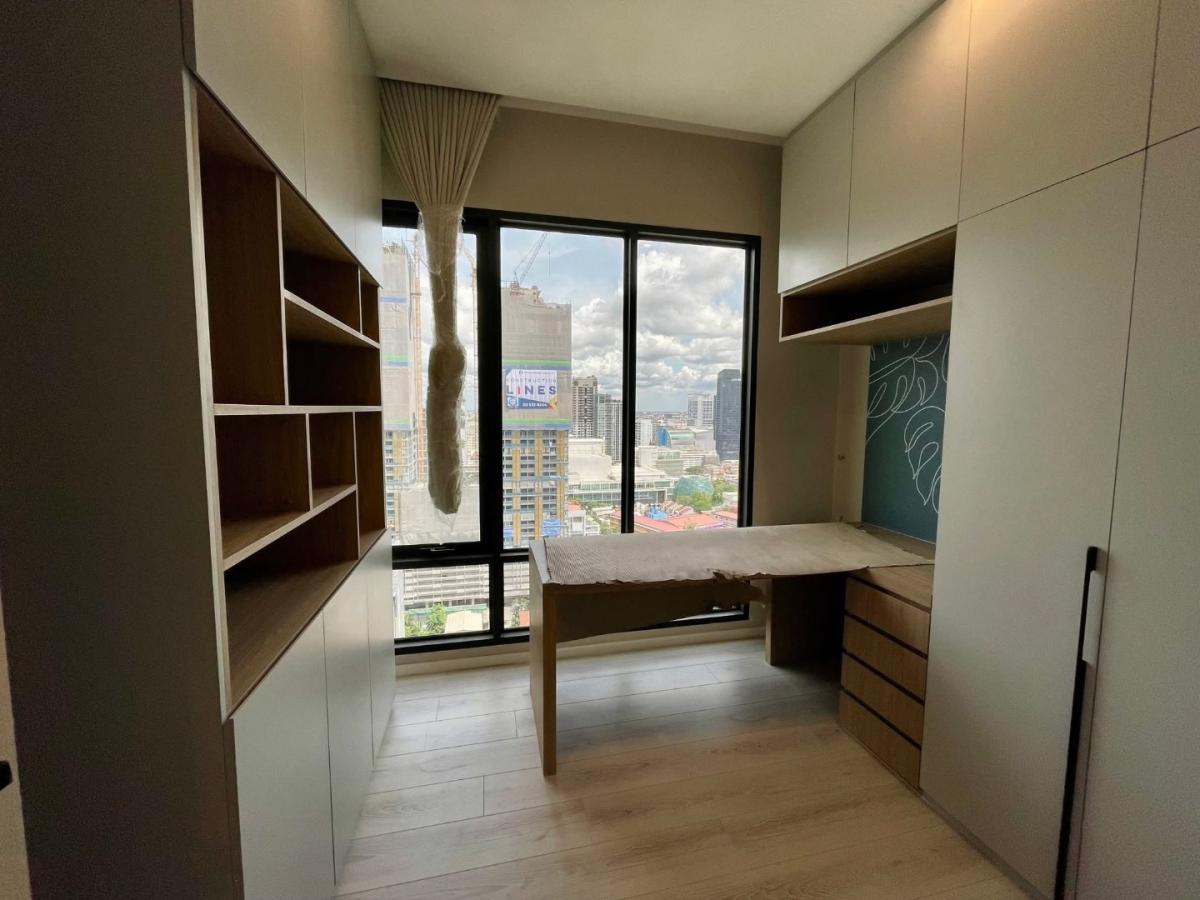 For RentCondoRatchathewi,Phayathai : 🔥For Rent Now🔥 The Room Phayathai. Beautiful unit, brand new condition, fully furnished and equipped with appliances. 2 bedrooms, 2 bathrooms. Ready to move in immediately❗