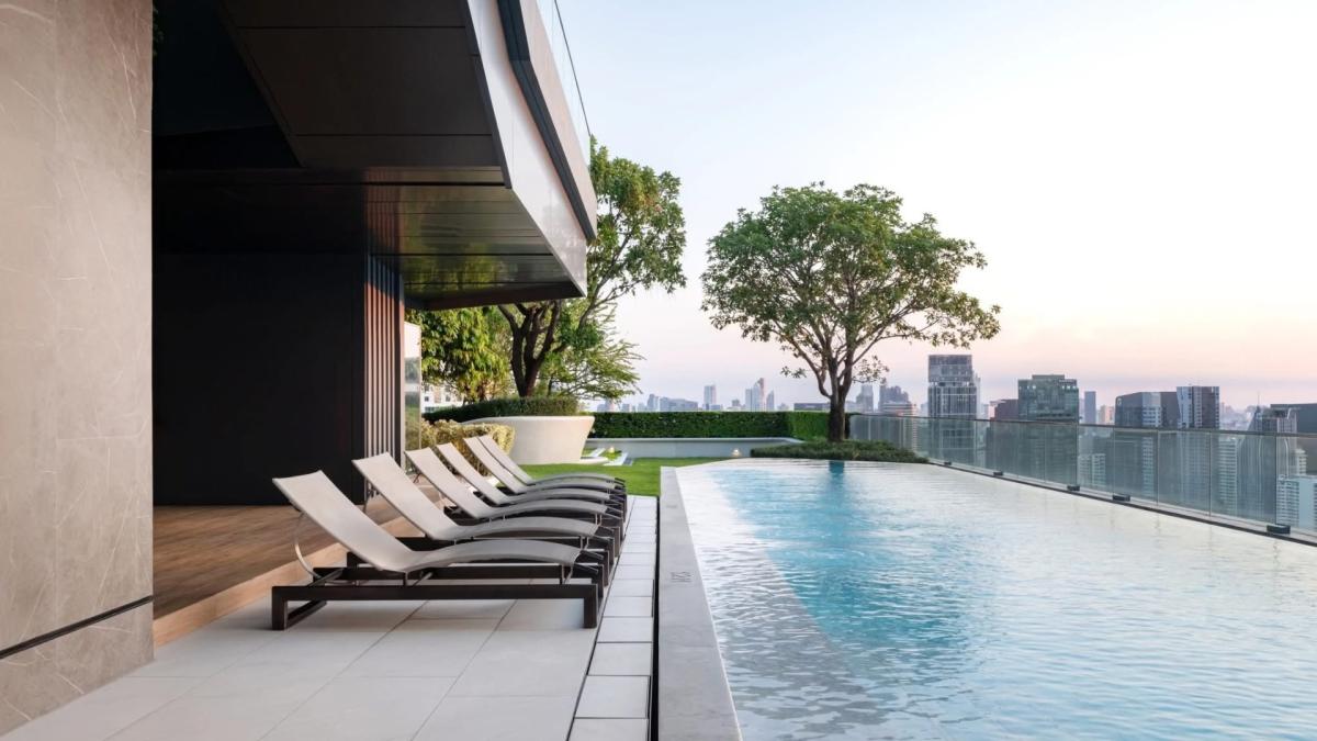 For RentCondoRatchathewi,Phayathai : 🔥For Rent Now🔥 The Room Phayathai. Beautiful unit, brand new condition, fully furnished and equipped with appliances. 2 bedrooms, 2 bathrooms. Ready to move in immediately❗