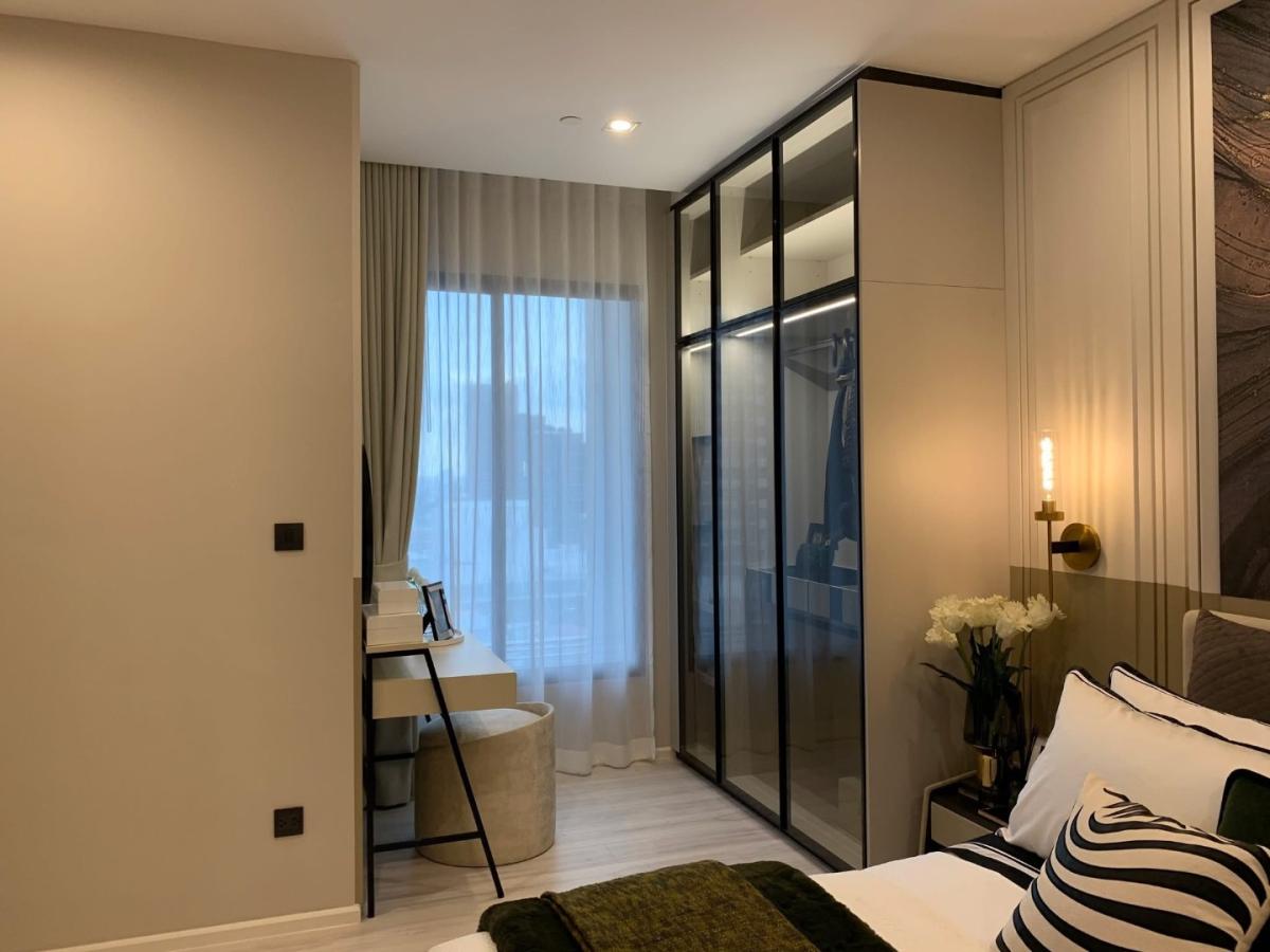 For RentCondoRatchathewi,Phayathai : 🔥For Rent Now🔥 The Room Phayathai. Beautiful unit, brand new condition, fully furnished and equipped with appliances. 2 bedrooms, 2 bathrooms. Ready to move in immediately❗