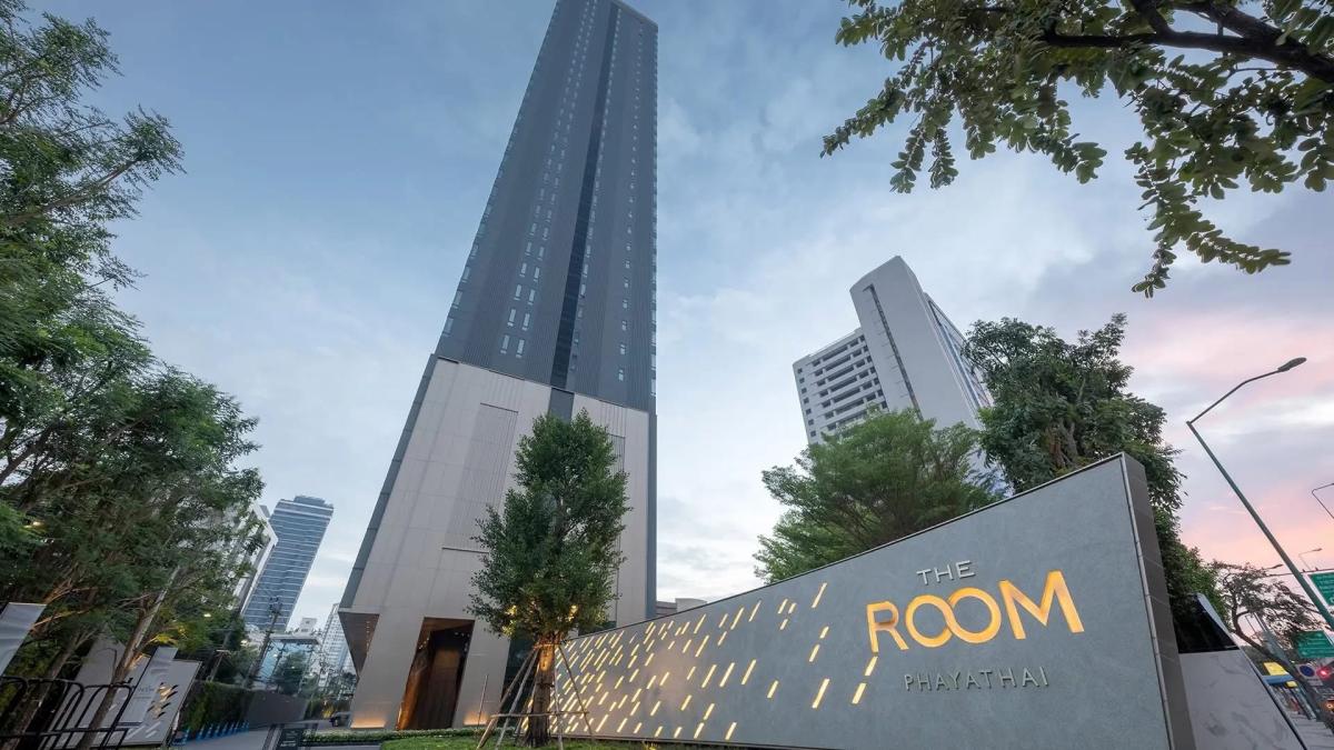 For RentCondoRatchathewi,Phayathai : 🔥For Rent Now🔥 The Room Phayathai. Beautiful unit, brand new condition, fully furnished and equipped with appliances. 2 bedrooms, 2 bathrooms. Ready to move in immediately❗