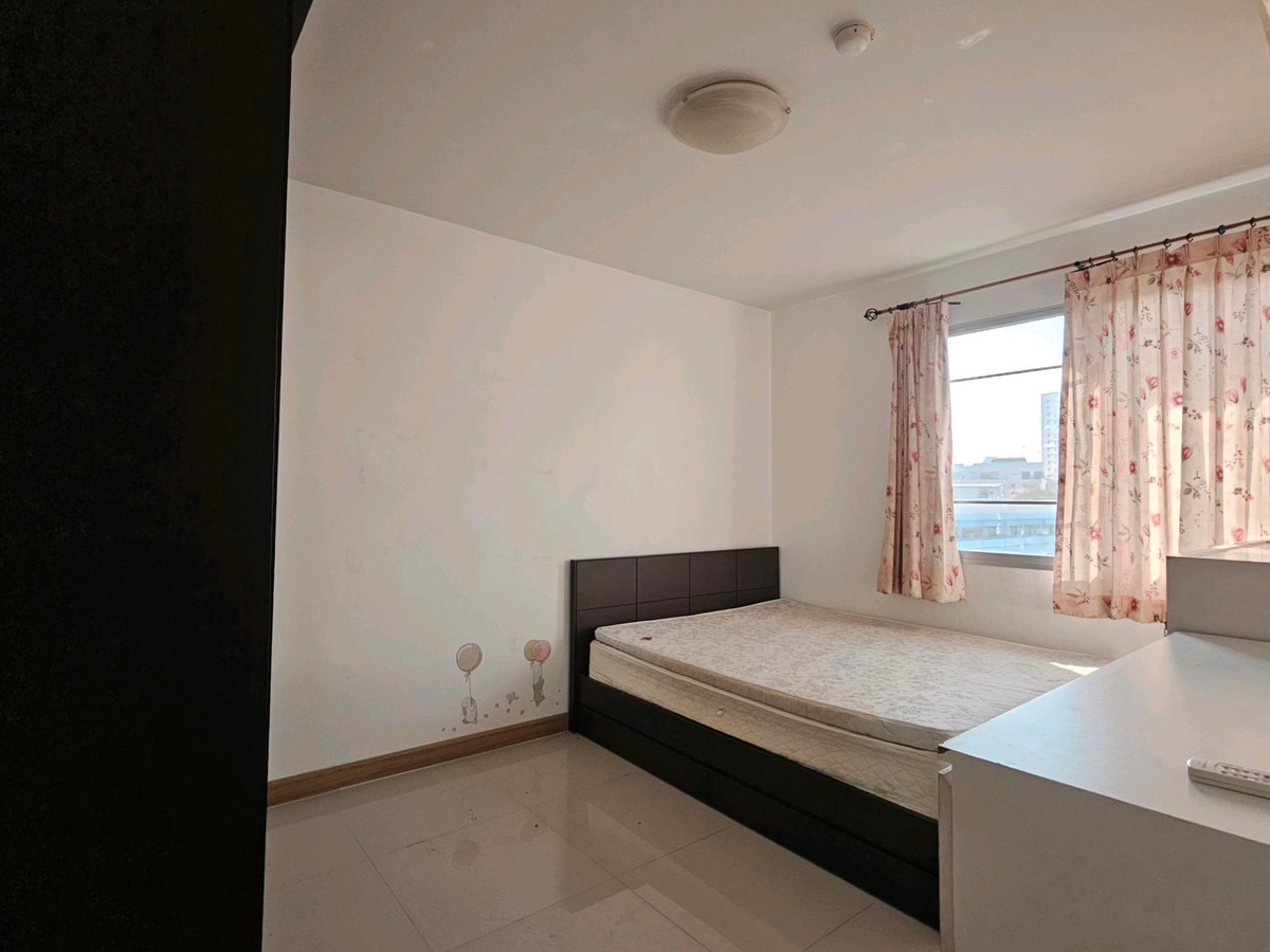 ขายคอนโดรัชดา ห้วยขวาง : FOR SALE ** Supalai City Home 10 2 bed 70 Sq,m @3,150,000 baht call 096-2615656Selling Price : 3,150,000 BahtNear MRT : Huaikwang StationUnit Size : 70 sq.m. 2 bedrooms / 1 bathroomDecoration : Fully furnishedสนใจโทรมาเลยค่ะ Call : 096-2615656