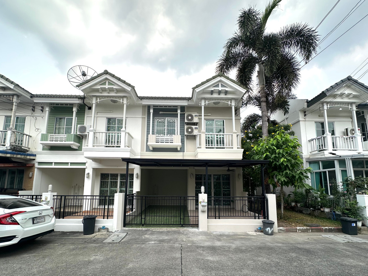 For SaleTownhomeNonthaburi, Bang Yai, Bangbuathong : Selling very cheap!! Townhouse The Villa Rattanathibet-Ratchapruek Tha It, Rattanathibet Road, corner house.