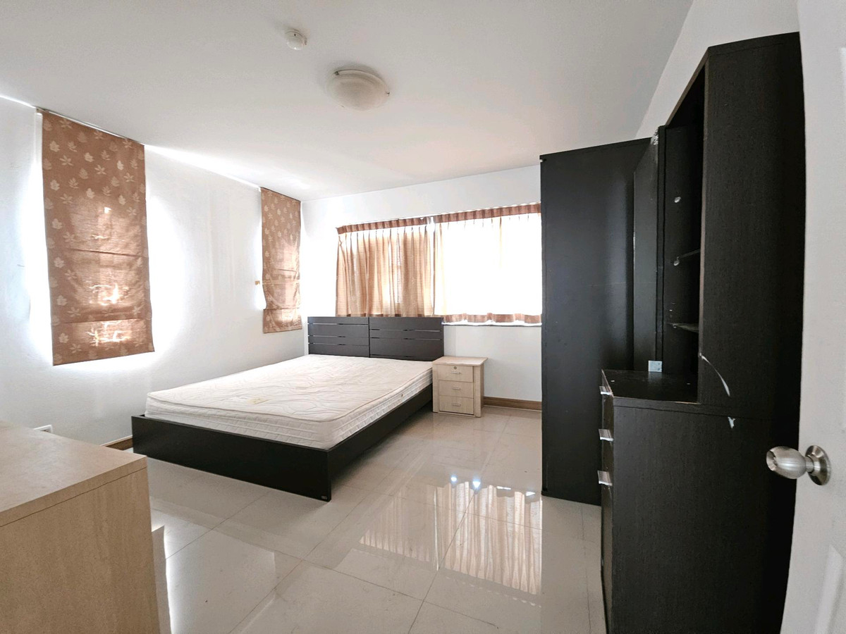 ขายคอนโดรัชดา ห้วยขวาง : FOR SALE ** Supalai City Home 10 2 bed 70 Sq,m @3,150,000 baht call 096-2615656Selling Price : 3,150,000 BahtNear MRT : Huaikwang StationUnit Size : 70 sq.m. 2 bedrooms / 1 bathroomDecoration : Fully furnishedสนใจโทรมาเลยค่ะ Call : 096-2615656