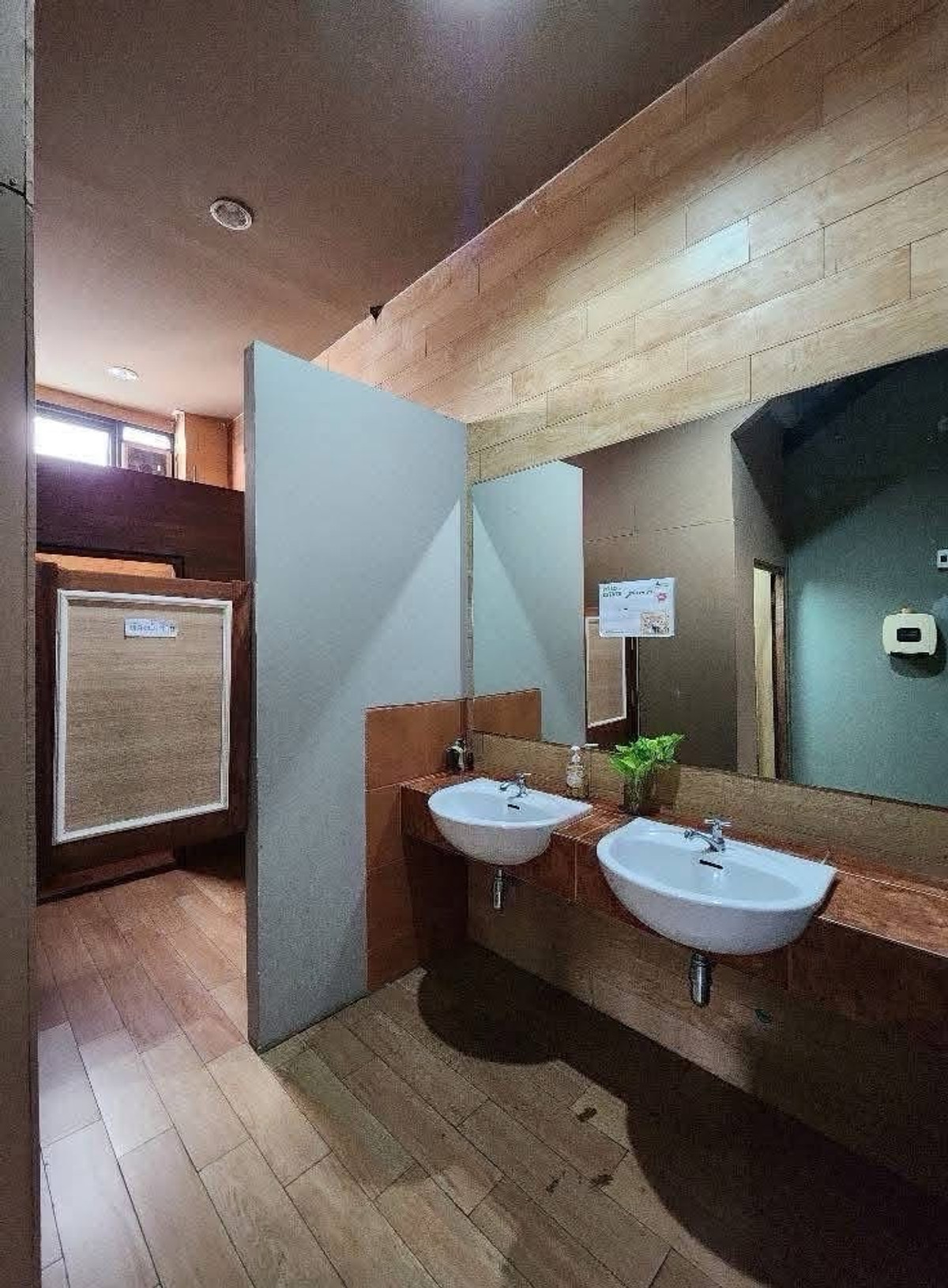 ให้เช่าสำนักงานนนทบุรี บางใหญ่ บางบัวทอง : ให้เช่า ออฟฟิศ สำนักงาน 3 ชั้น นนทบุรี ซอยกระทรวงสาธารณสุข ที่จอดรถ 5-6 คัน เดินทางสะดวก ราคาสุดคุ้ม