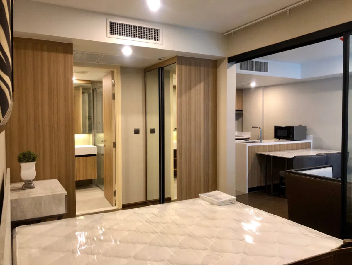 For RentCondoWitthayu, Chidlom, Langsuan, Ploenchit : Na Vara Residence 42 sq.m. Please add LINE ID @806qphgn o8415o5483