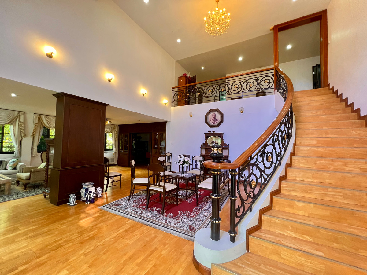 ขายบ้านลาดพร้าว เซ็นทรัลลาดพร้าว : ขายบ้านเดี่ยวหรู 3 ชั้น ใจกลางเมืองลาดพร้าว สไตล์ Classic European / Classic Luxury โถงสูง Double Volume สง่างามเหนือระดับ