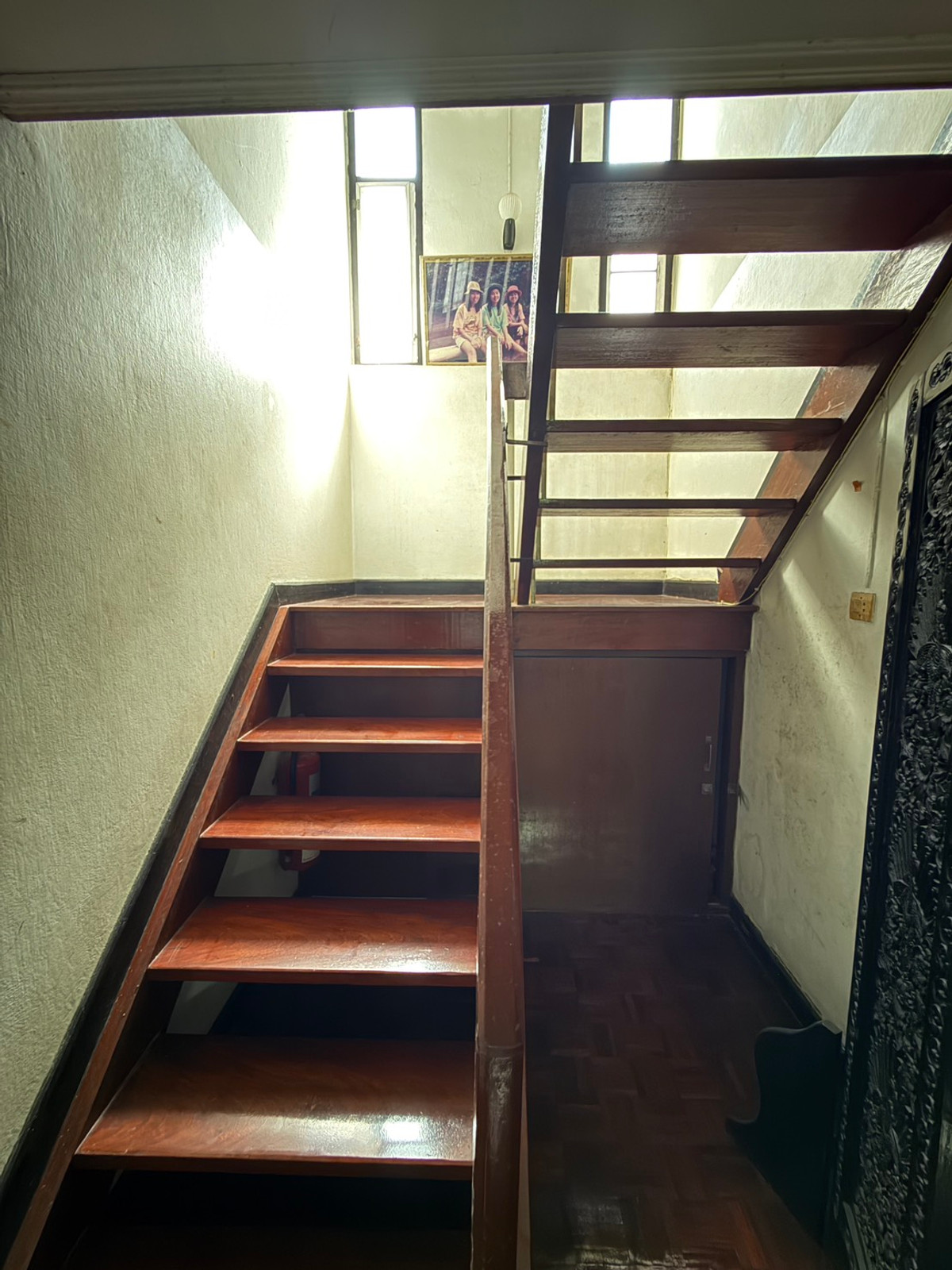 For SaleHousePattanakan, Srinakarin : Muang Thong Village 2/1 Phatthanakan 74, shady atmosphere, selling for only 9.9 million baht, contact 0838824256 BIG.