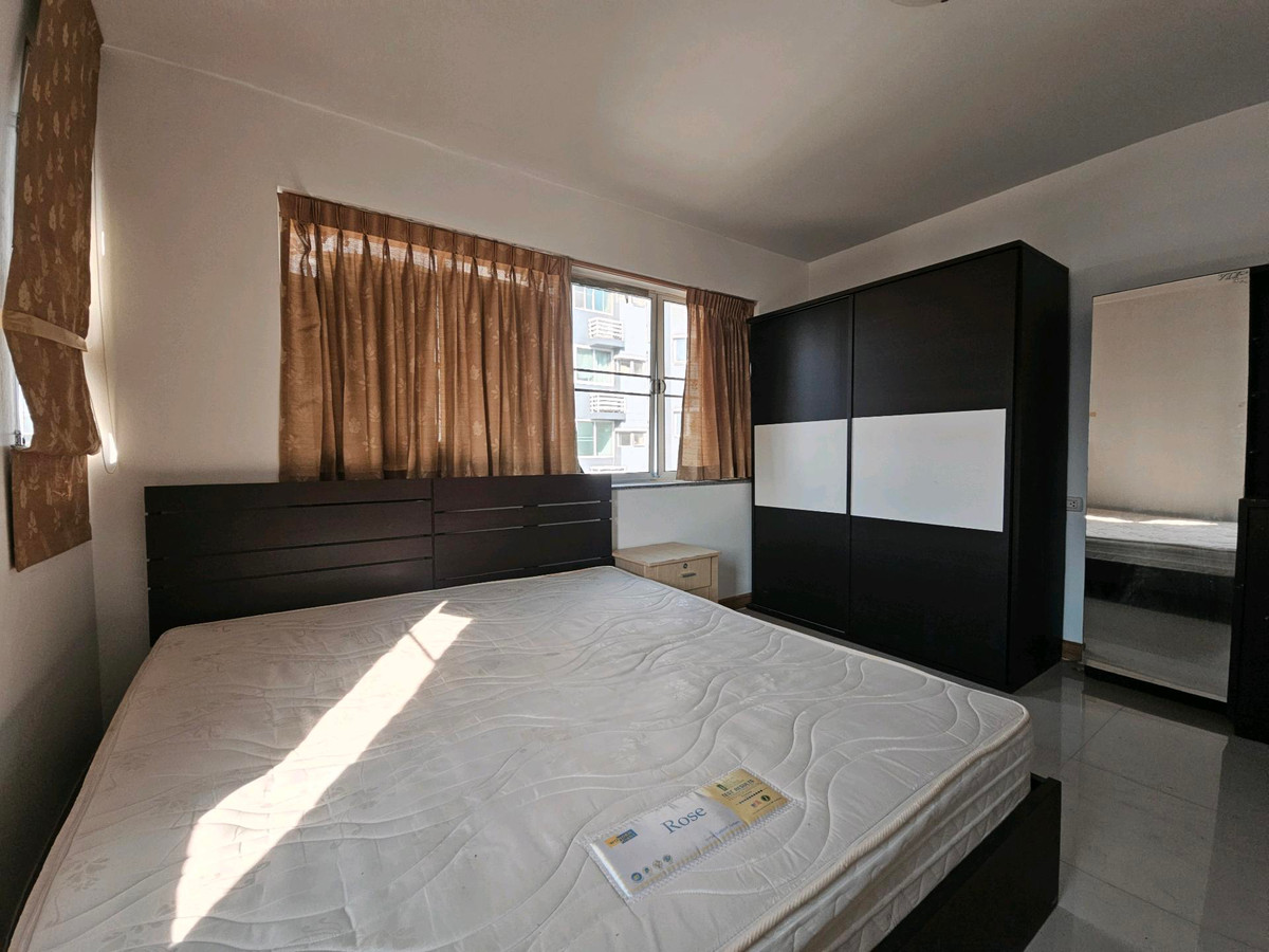 ขายคอนโดรัชดา ห้วยขวาง : FOR SALE ** Supalai City Home 10 2 bed 70 Sq,m @3,150,000 baht call 096-2615656Selling Price : 3,150,000 BahtNear MRT : Huaikwang StationUnit Size : 70 sq.m. 2 bedrooms / 1 bathroomDecoration : Fully furnishedสนใจโทรมาเลยค่ะ Call : 096-2615656