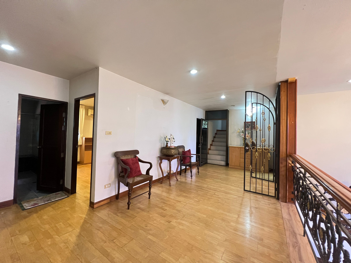 ขายบ้านลาดพร้าว เซ็นทรัลลาดพร้าว : ขายบ้านเดี่ยวหรู 3 ชั้น ใจกลางเมืองลาดพร้าว สไตล์ Classic European / Classic Luxury โถงสูง Double Volume สง่างามเหนือระดับ