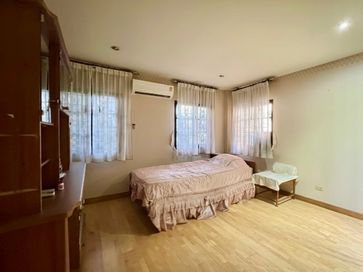 ขายบ้านลาดพร้าว เซ็นทรัลลาดพร้าว : ขายบ้านเดี่ยวหรู 3 ชั้น ใจกลางเมืองลาดพร้าว สไตล์ Classic European / Classic Luxury โถงสูง Double Volume สง่างามเหนือระดับ