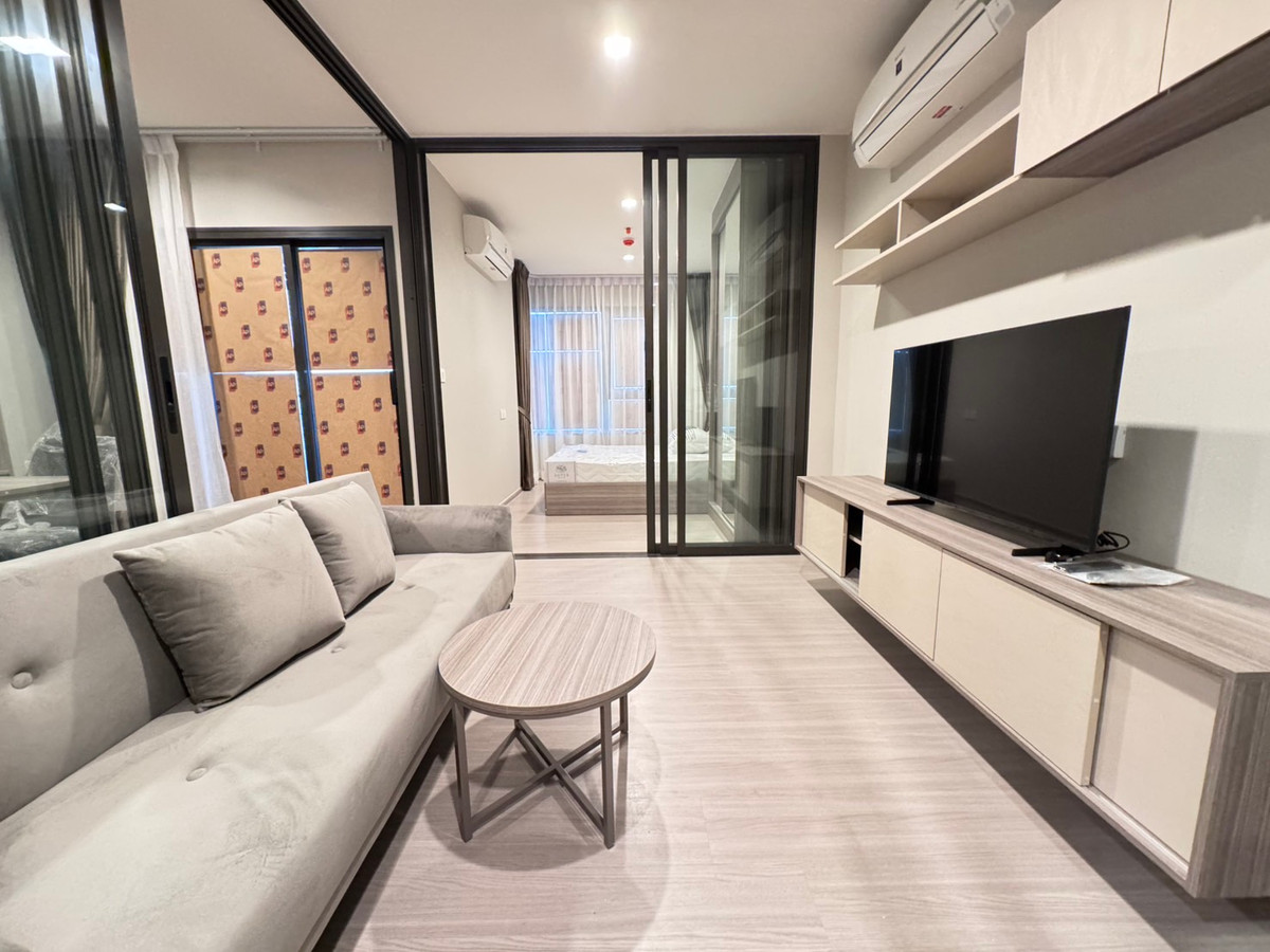 For RentCondoThaphra, Talat Phlu, Wutthakat : Life Sathorn Sierra near BTS Talat Phlu, new room, high floor, open view, available for rent.