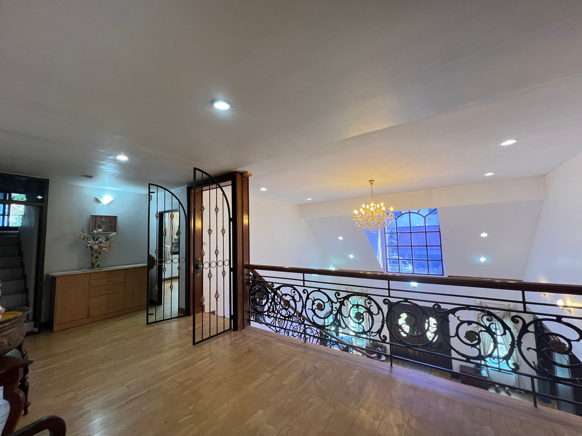 ขายบ้านลาดพร้าว เซ็นทรัลลาดพร้าว : ขายบ้านเดี่ยวหรู 3 ชั้น ใจกลางเมืองลาดพร้าว สไตล์ Classic European / Classic Luxury โถงสูง Double Volume สง่างามเหนือระดับ