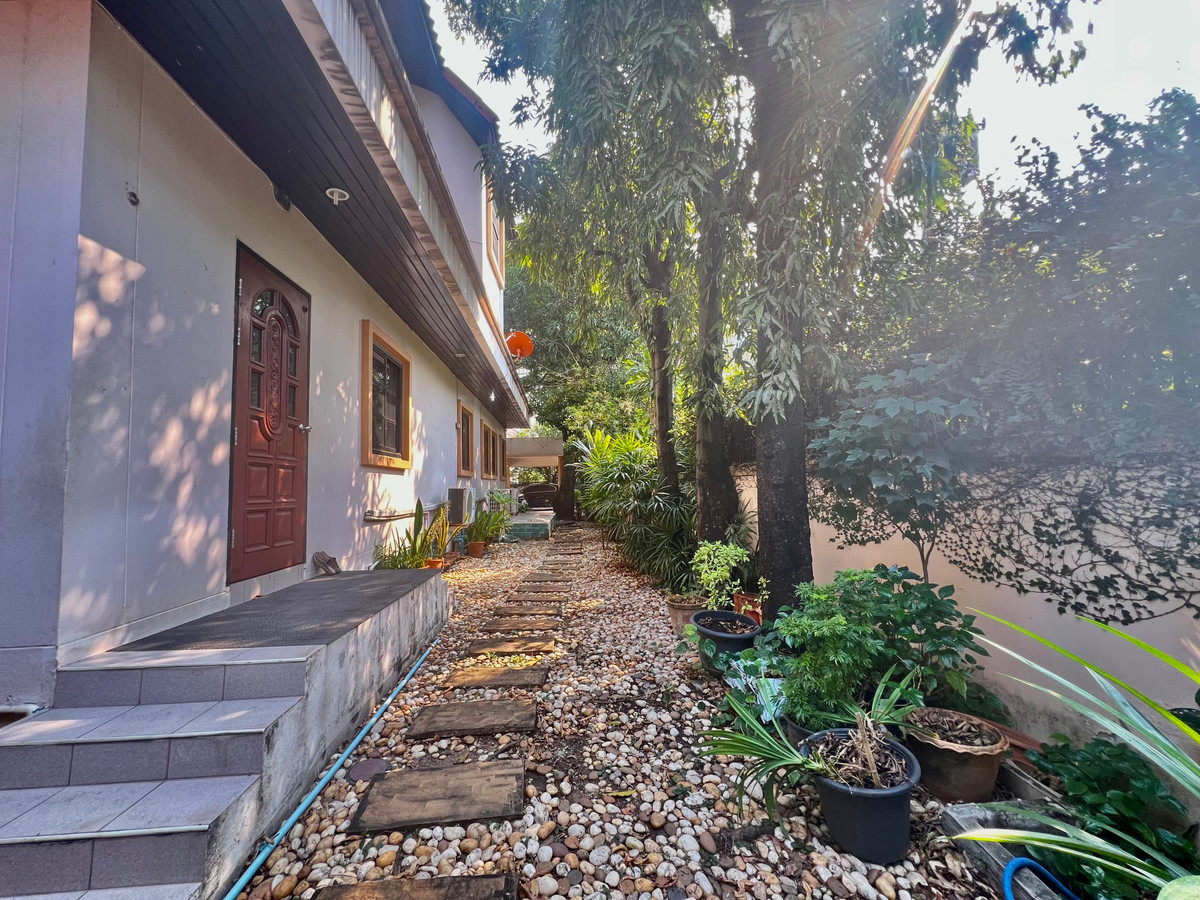 ขายบ้านลาดพร้าว เซ็นทรัลลาดพร้าว : ขายบ้านเดี่ยวหรู 3 ชั้น ใจกลางเมืองลาดพร้าว สไตล์ Classic European / Classic Luxury โถงสูง Double Volume สง่างามเหนือระดับ