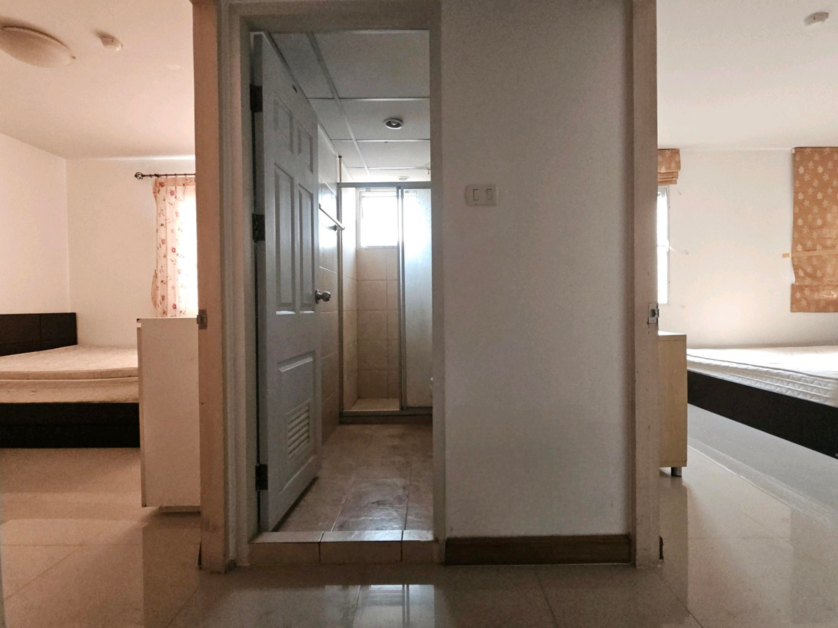 ขายคอนโดรัชดา ห้วยขวาง : FOR SALE ** Supalai City Home 10 2 bed 70 Sq,m @3,150,000 baht call 096-2615656Selling Price : 3,150,000 BahtNear MRT : Huaikwang StationUnit Size : 70 sq.m. 2 bedrooms / 1 bathroomDecoration : Fully furnishedสนใจโทรมาเลยค่ะ Call : 096-2615656