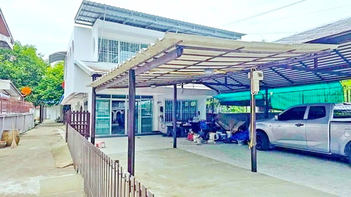 For RentHouseOnnut, Udomsuk : BTS UdomSuk 1.7km. Sukhumvit 101 Road For rent 2-story detached house 100 sq.wa. 300 sq.m. fully fu