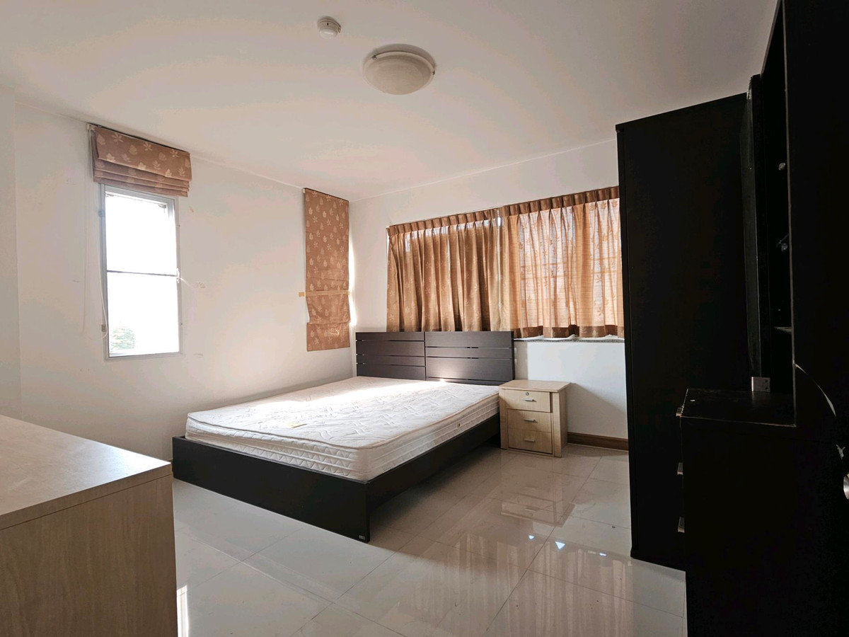 ขายคอนโดรัชดา ห้วยขวาง : FOR SALE ** Supalai City Home 10 2 bed 70 Sq,m @3,150,000 baht call 096-2615656Selling Price : 3,150,000 BahtNear MRT : Huaikwang StationUnit Size : 70 sq.m. 2 bedrooms / 1 bathroomDecoration : Fully furnishedสนใจโทรมาเลยค่ะ Call : 096-2615656