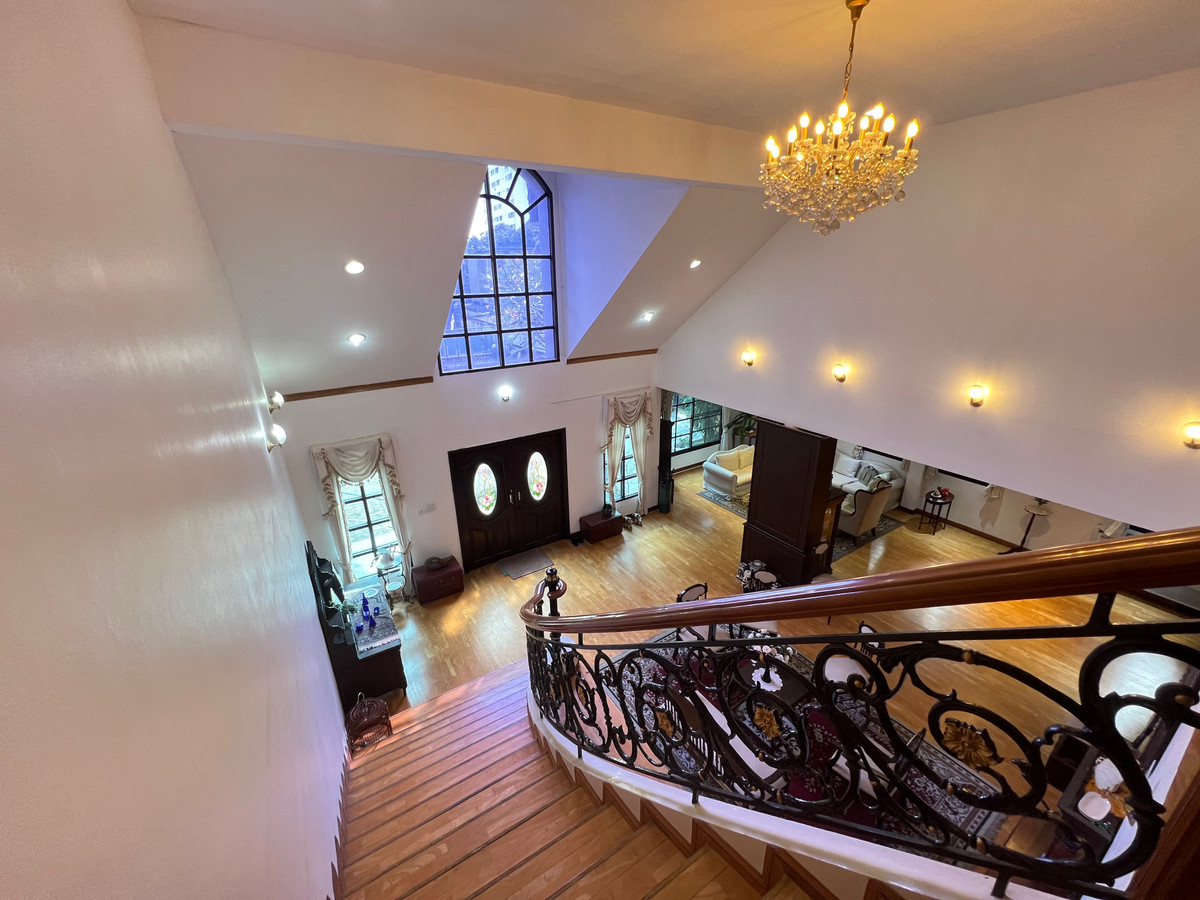 ขายบ้านลาดพร้าว เซ็นทรัลลาดพร้าว : ขายบ้านเดี่ยวหรู 3 ชั้น ใจกลางเมืองลาดพร้าว สไตล์ Classic European / Classic Luxury โถงสูง Double Volume สง่างามเหนือระดับ