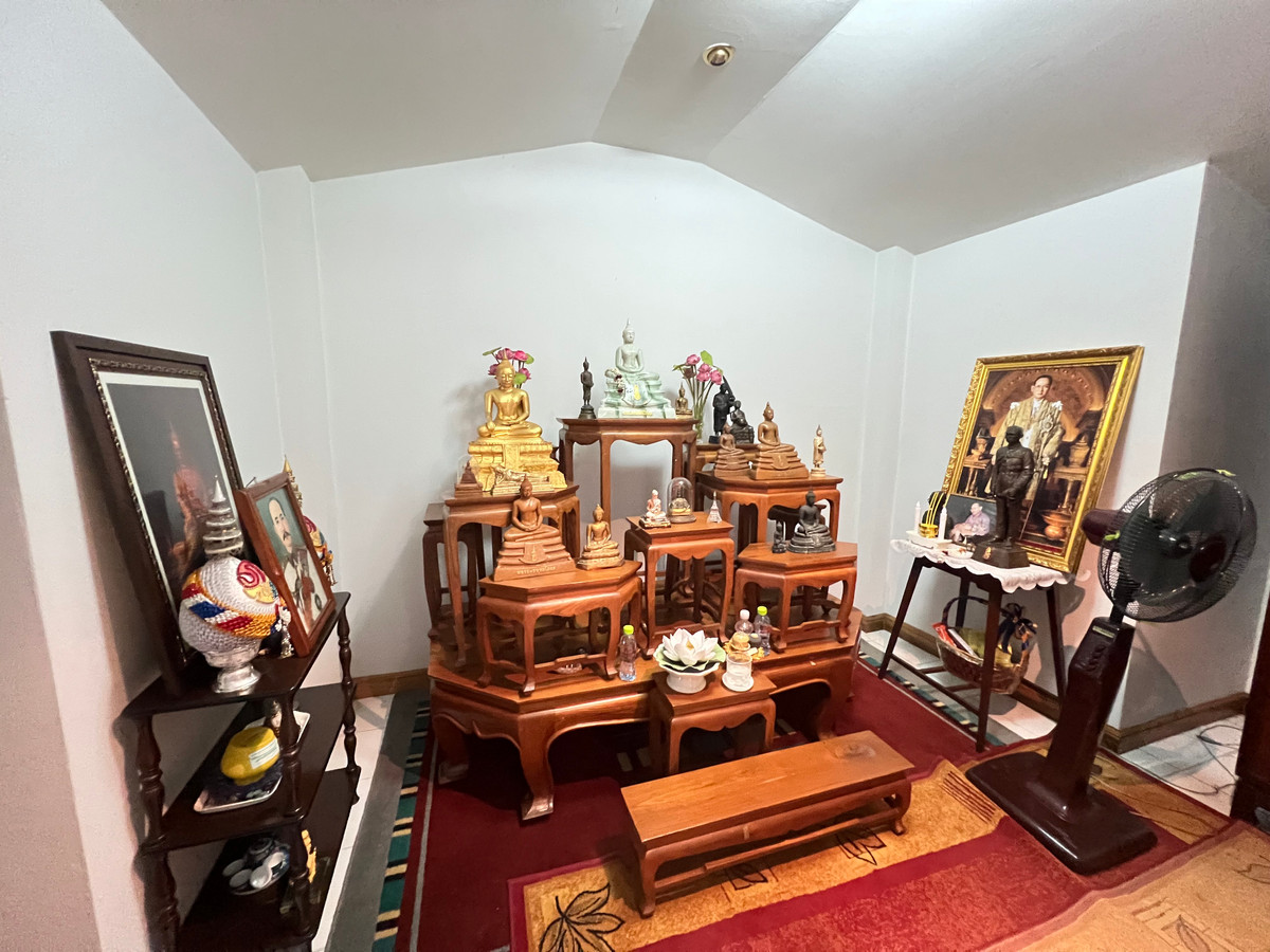 ขายบ้านลาดพร้าว เซ็นทรัลลาดพร้าว : ขายบ้านเดี่ยวหรู 3 ชั้น ใจกลางเมืองลาดพร้าว สไตล์ Classic European / Classic Luxury โถงสูง Double Volume สง่างามเหนือระดับ