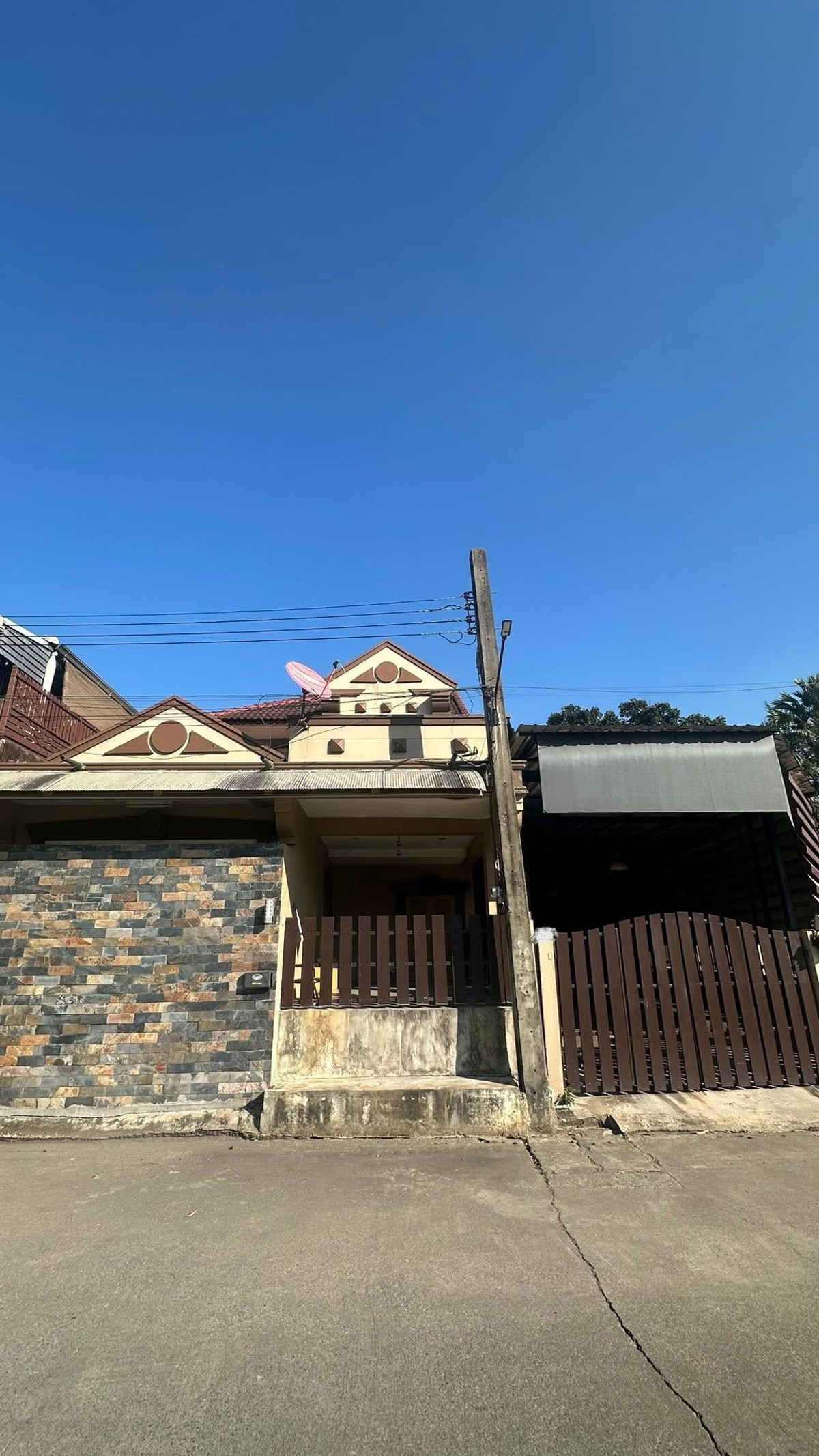 ให้เช่าทาวน์โฮมลาดกระบัง สุวรรณภูมิ : ให้เช่าทาวน์เฮ้าส์ หมู่บ้านบารเมษฐ์ เฉลิมพระเกียรติ 62 ใกล้ Mega bangna และ Airport link บ้านทับช้าง 