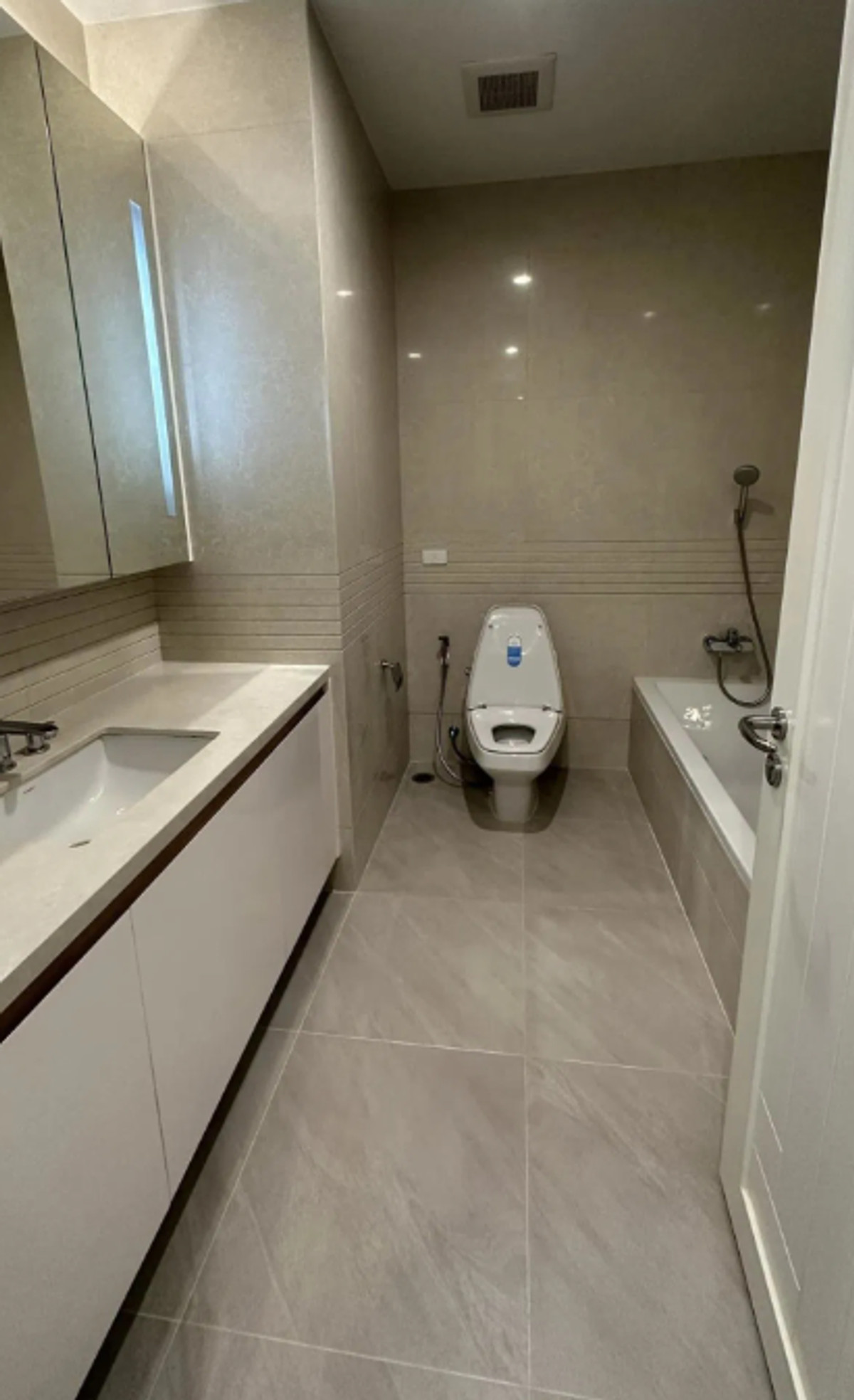 For RentCondoWitthayu, Chidlom, Langsuan, Ploenchit : Q Langsuan 75 sq.m. Please add LINE ID @806qphgn o8415o5483