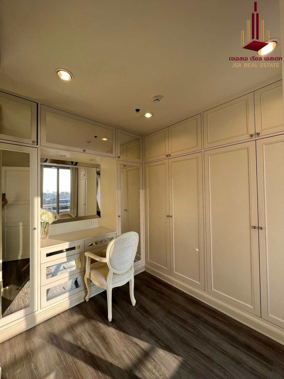 For RentCondoRatchathewi,Phayathai : ✨ For Rent: Pathumwan Resort Condo ✨ 💰 Only 40,000 THB/month