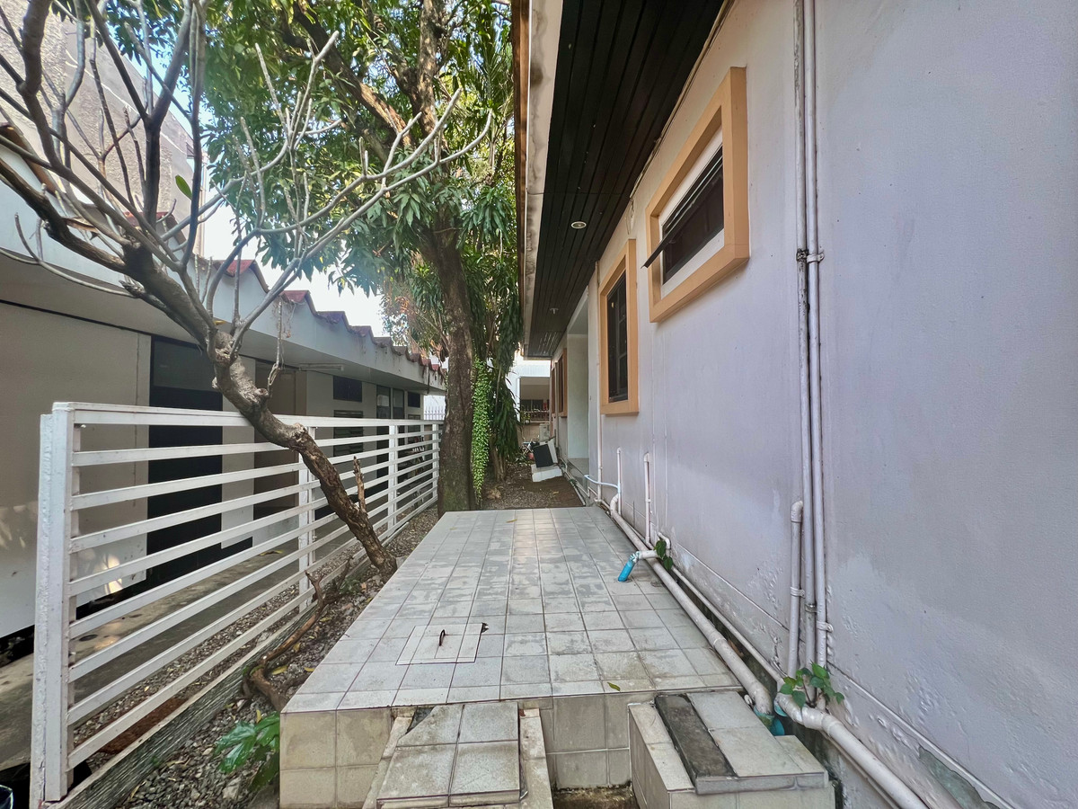 ขายบ้านลาดพร้าว เซ็นทรัลลาดพร้าว : ขายบ้านเดี่ยวหรู 3 ชั้น ใจกลางเมืองลาดพร้าว สไตล์ Classic European / Classic Luxury โถงสูง Double Volume สง่างามเหนือระดับ