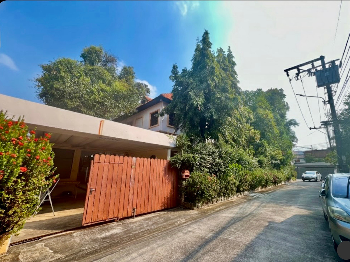 ขายบ้านลาดพร้าว เซ็นทรัลลาดพร้าว : ขายบ้านเดี่ยวหรู 3 ชั้น ใจกลางเมืองลาดพร้าว สไตล์ Classic European / Classic Luxury โถงสูง Double Volume สง่างามเหนือระดับ